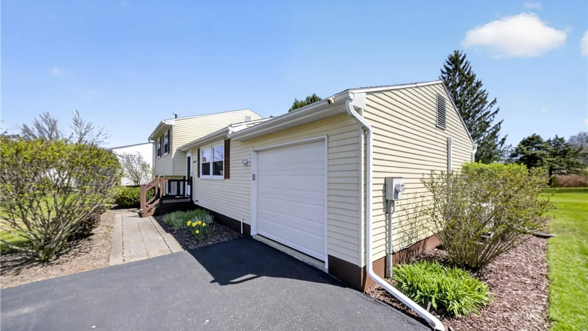 Property at 8018 Pickett Lane, Cicero, NY 13039 37