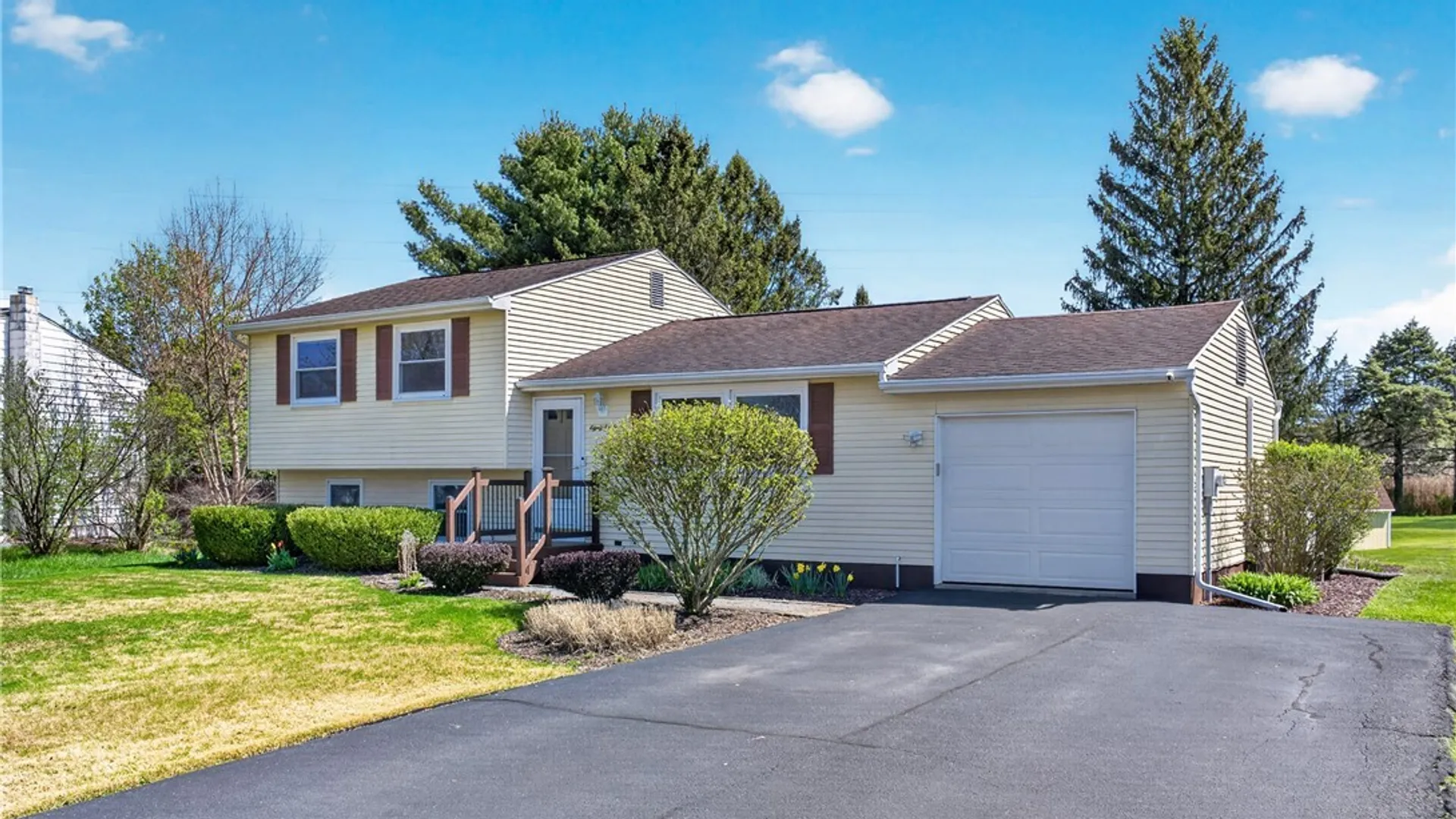 Property at 8018 Pickett Lane, Cicero, NY 13039 38