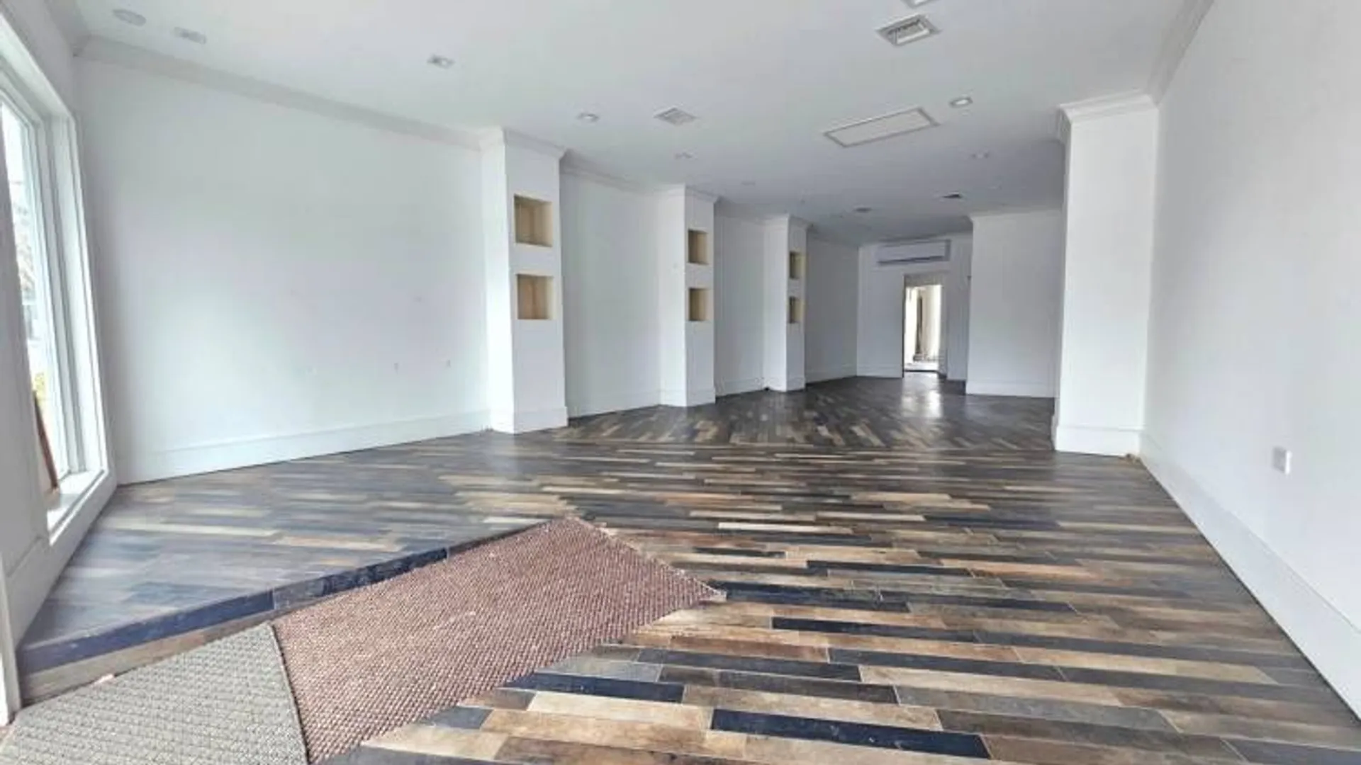 Property at 77 Jobs Lane, Southampton, NY 11968 3