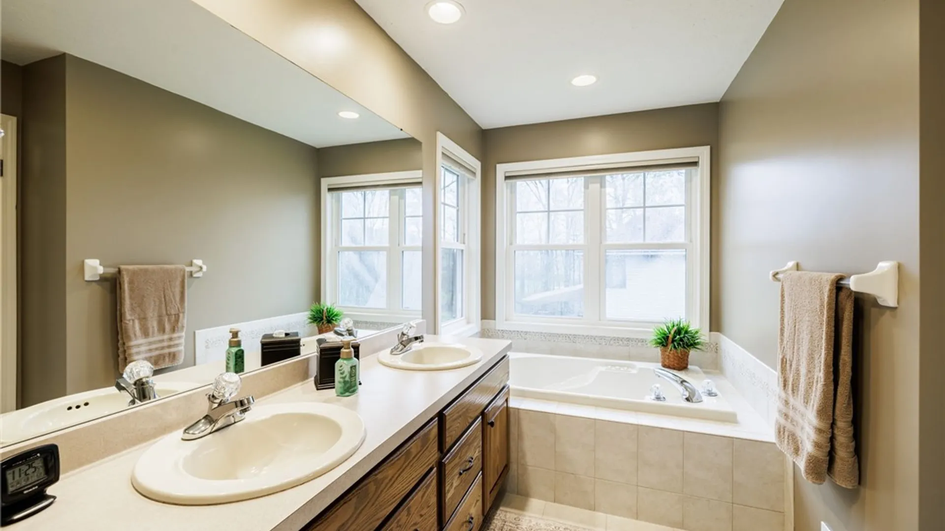 Property at 74 Brookline Lane, Greece, NY 14616 24