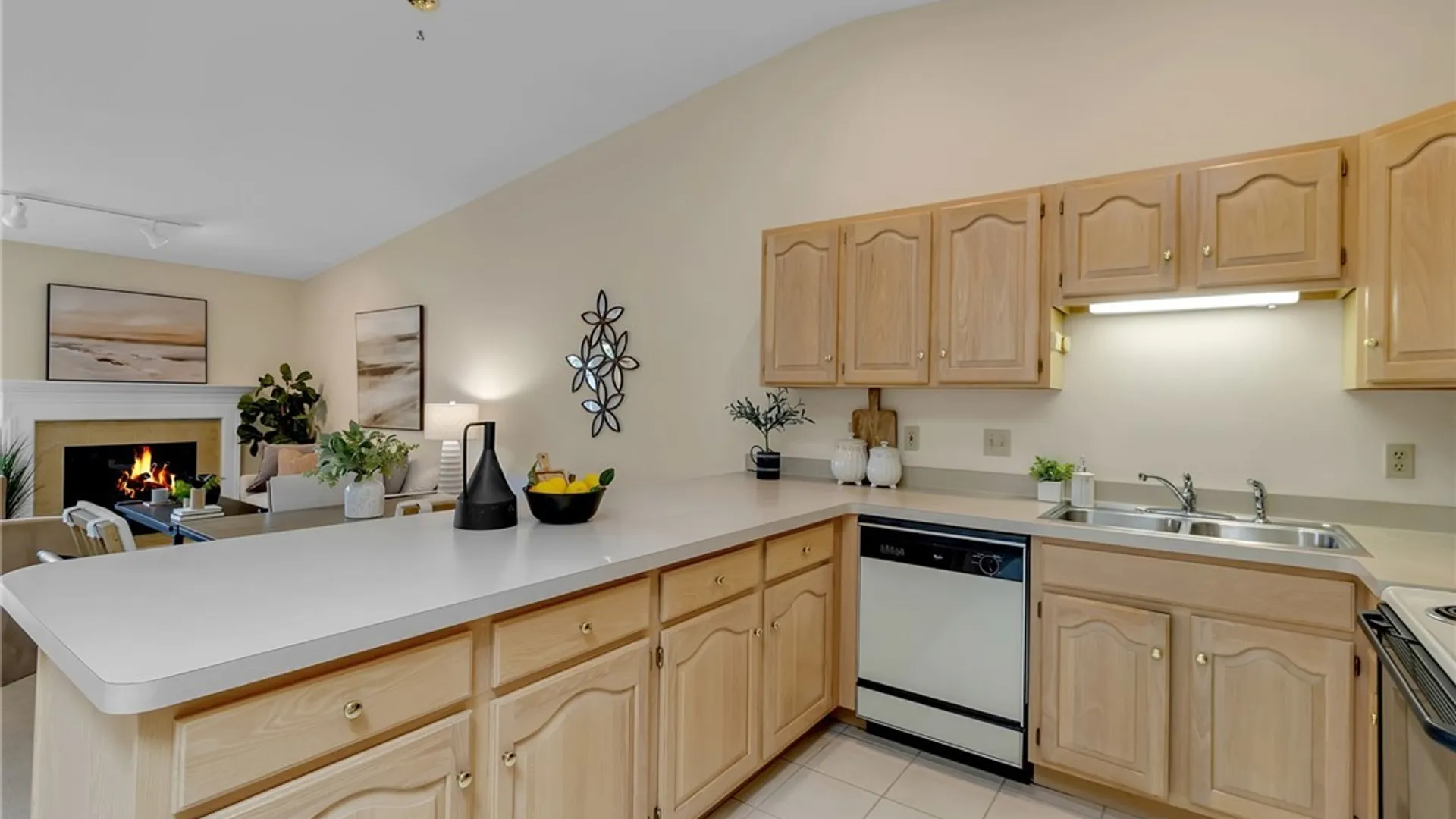 Property at 25 Woodpointe Run, Amherst, NY 14221 14