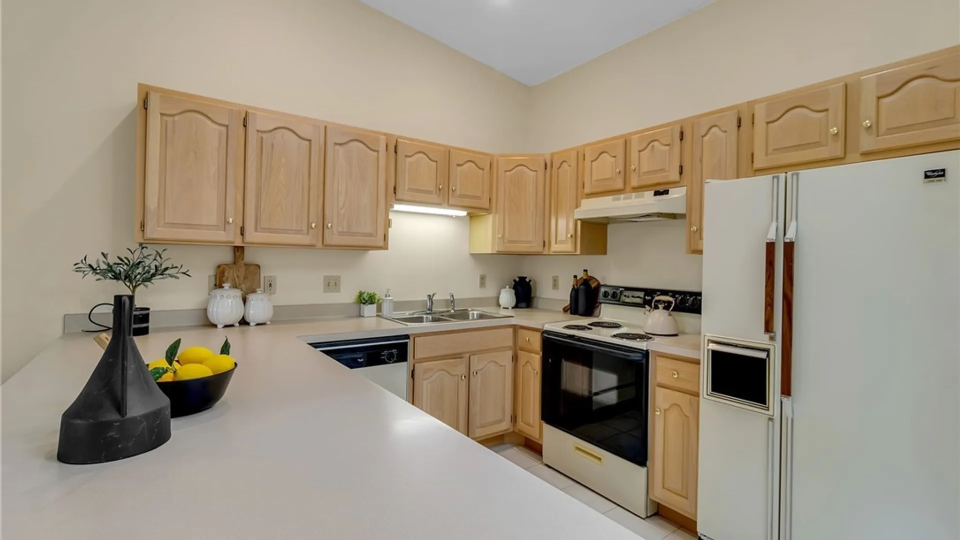 Property at 25 Woodpointe Run, Amherst, NY 14221 15