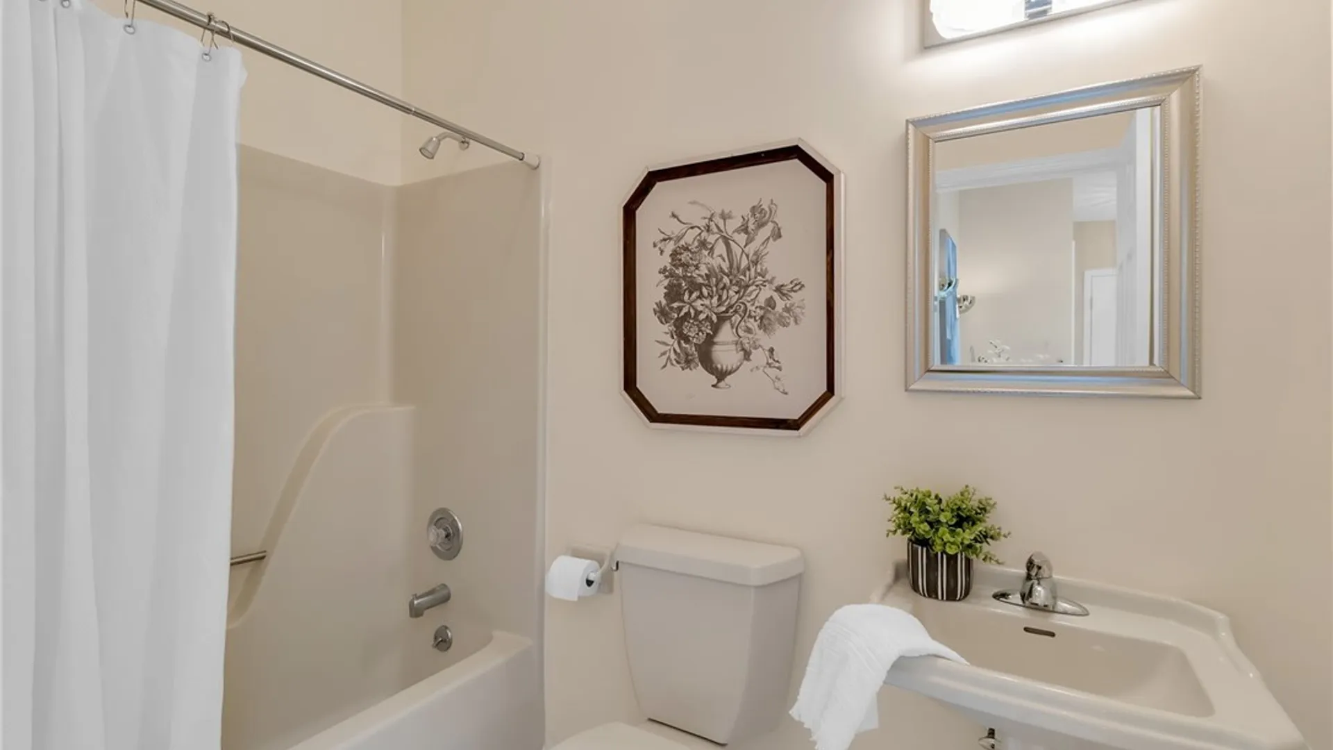 Property at 25 Woodpointe Run, Amherst, NY 14221 23