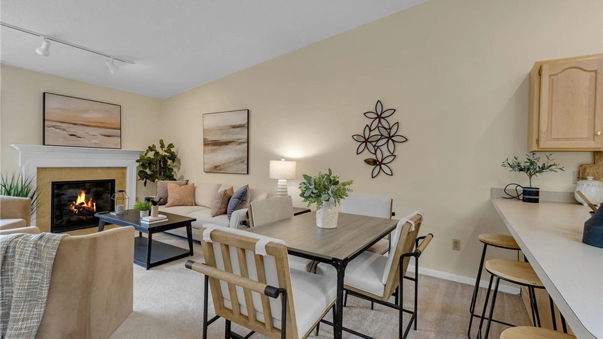 Property at 25 Woodpointe Run, Amherst, NY 14221 6