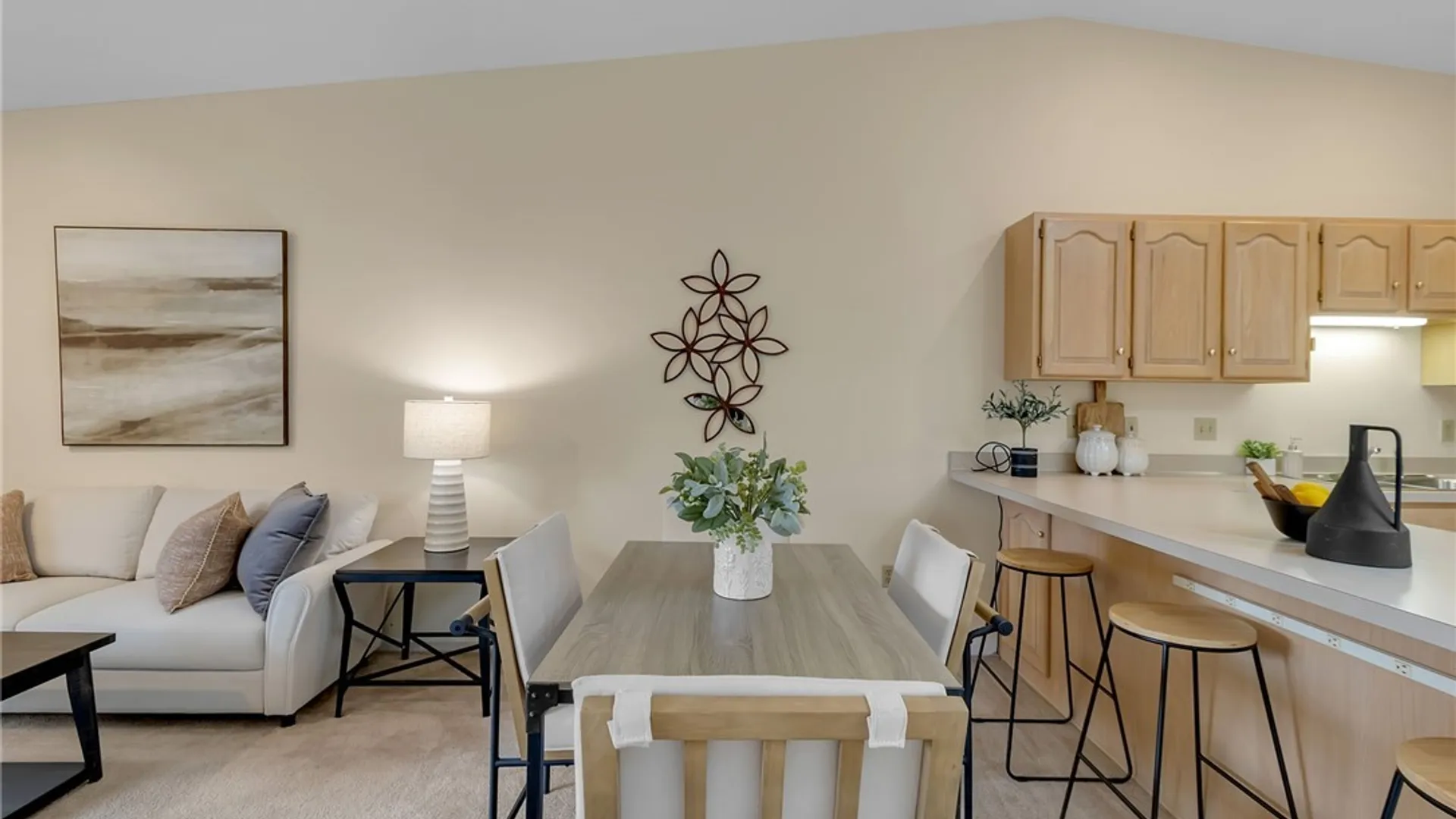 Property at 25 Woodpointe Run, Amherst, NY 14221 7