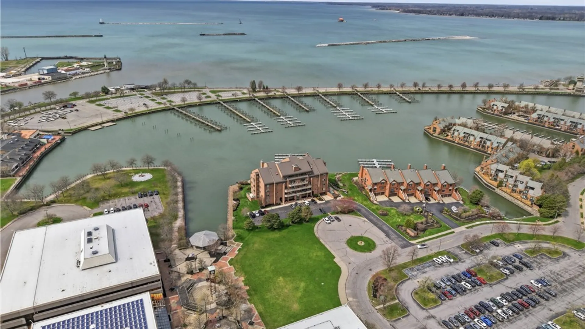 Property at 40 Waterfront Circle, Buffalo, NY 14202 28