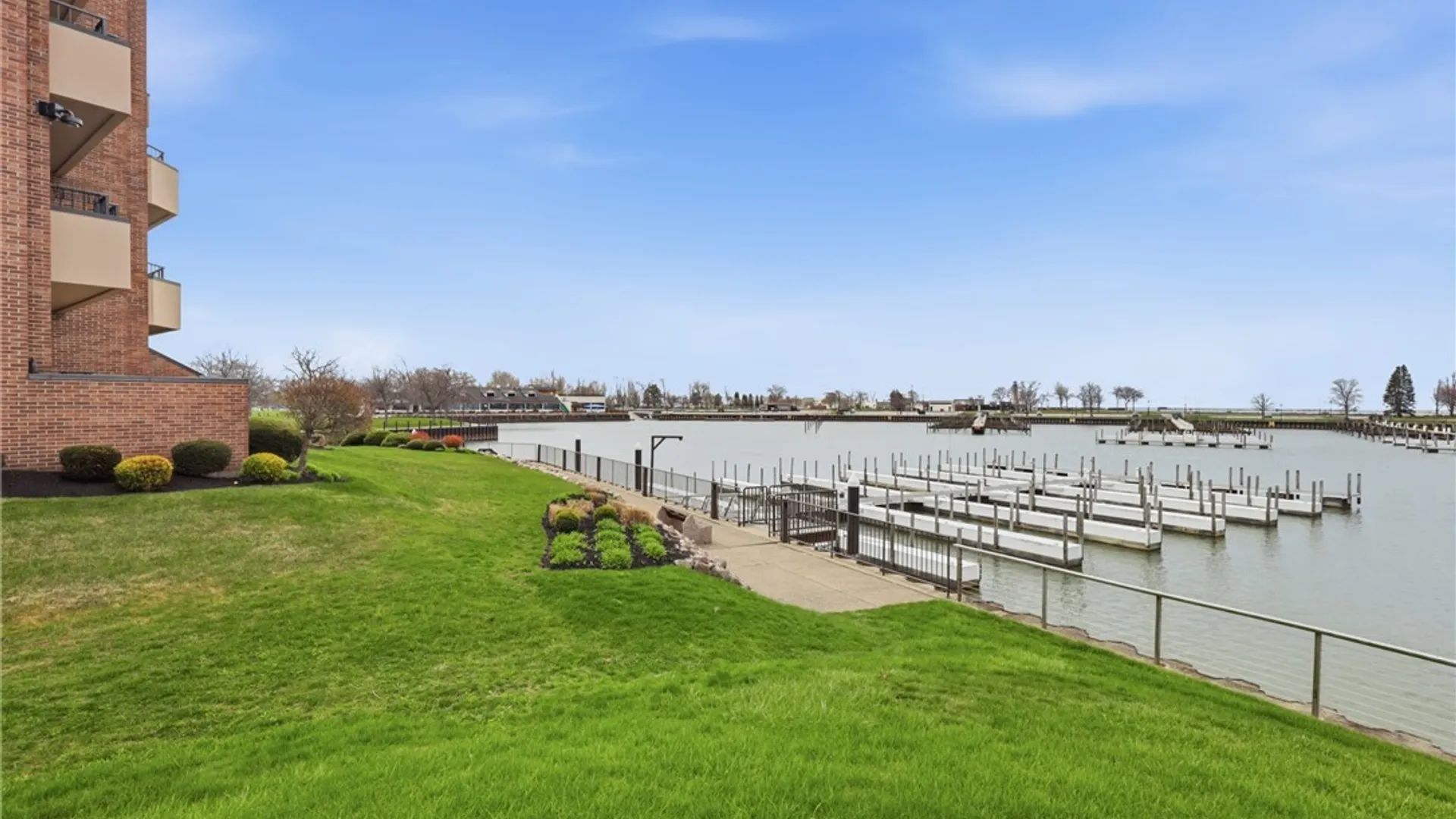 Property at 40 Waterfront Circle, Buffalo, NY 14202 3