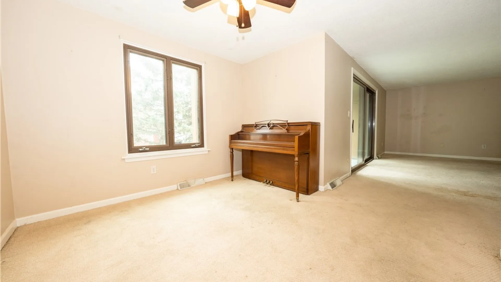 Property at 15 Greenwich Drive, Amherst, NY 14228 13