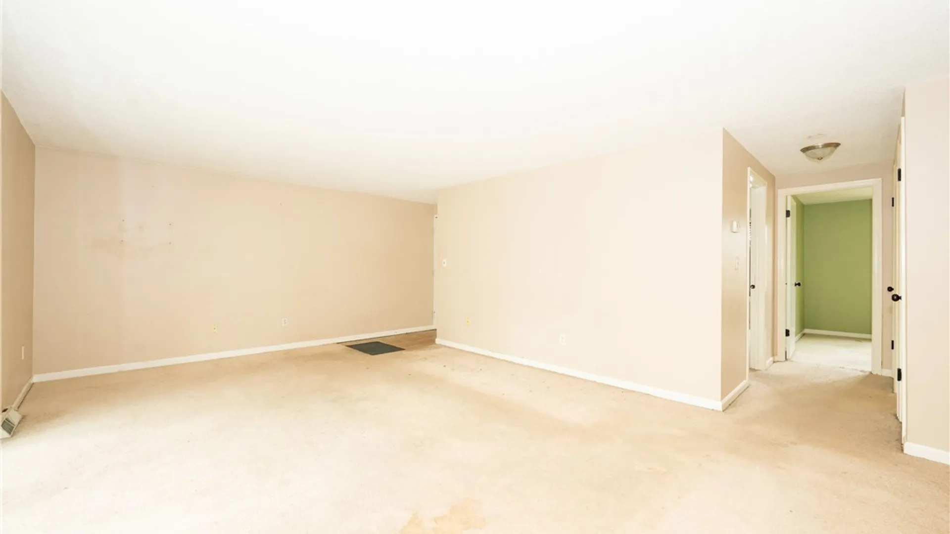 Property at 15 Greenwich Drive, Amherst, NY 14228 3