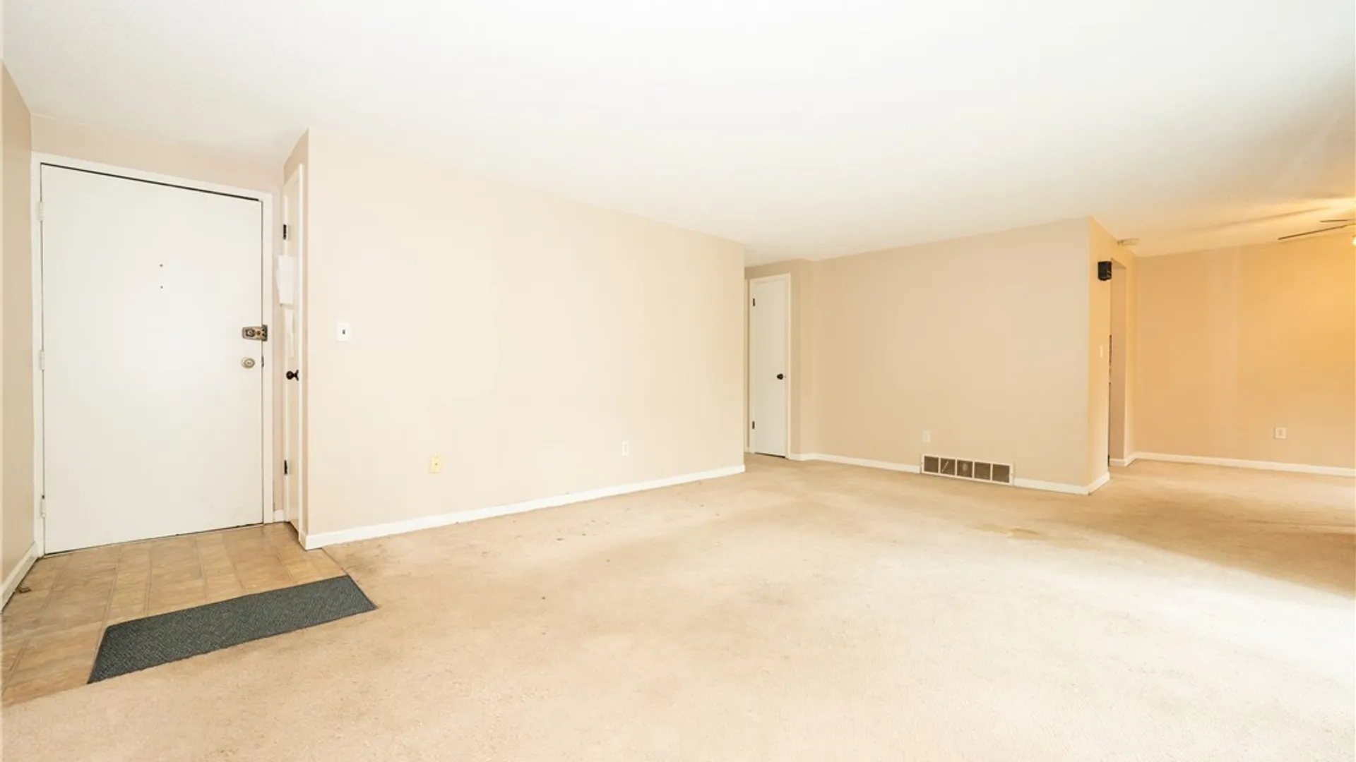 Property at 15 Greenwich Drive, Amherst, NY 14228 5