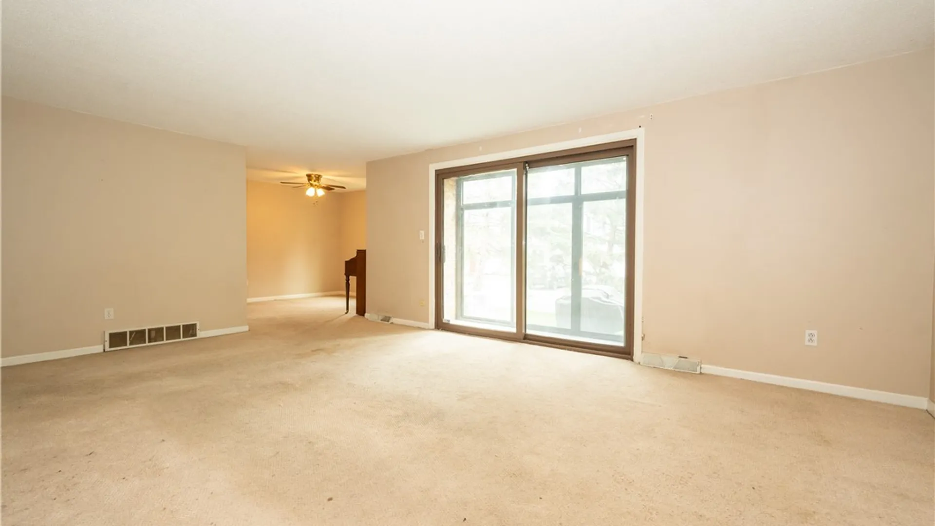 Property at 15 Greenwich Drive, Amherst, NY 14228 6