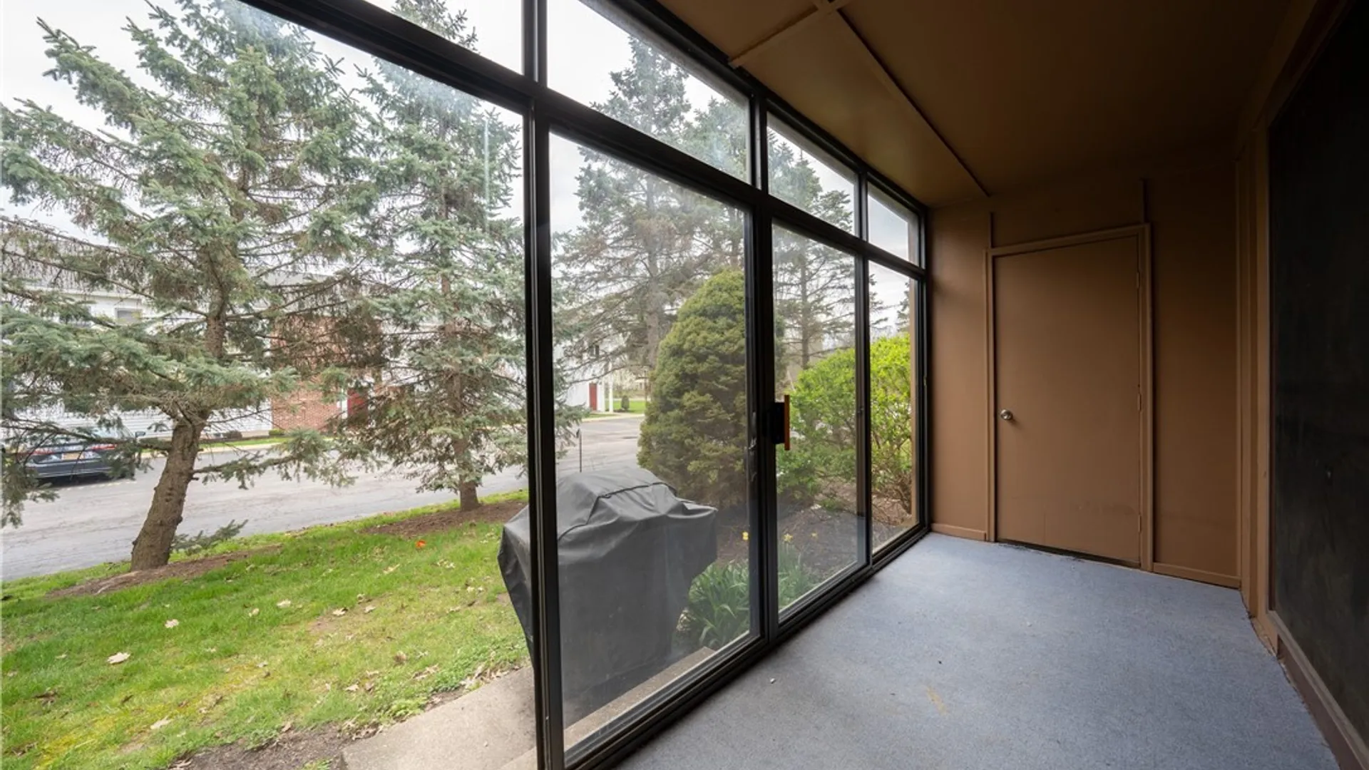 Property at 15 Greenwich Drive, Amherst, NY 14228 9