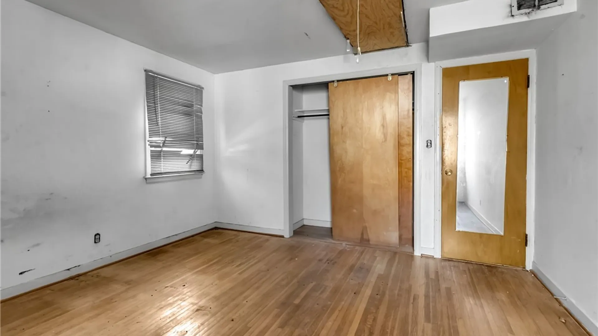 Property at 15 Kelvin Drive, Tonawanda, NY 14223 12