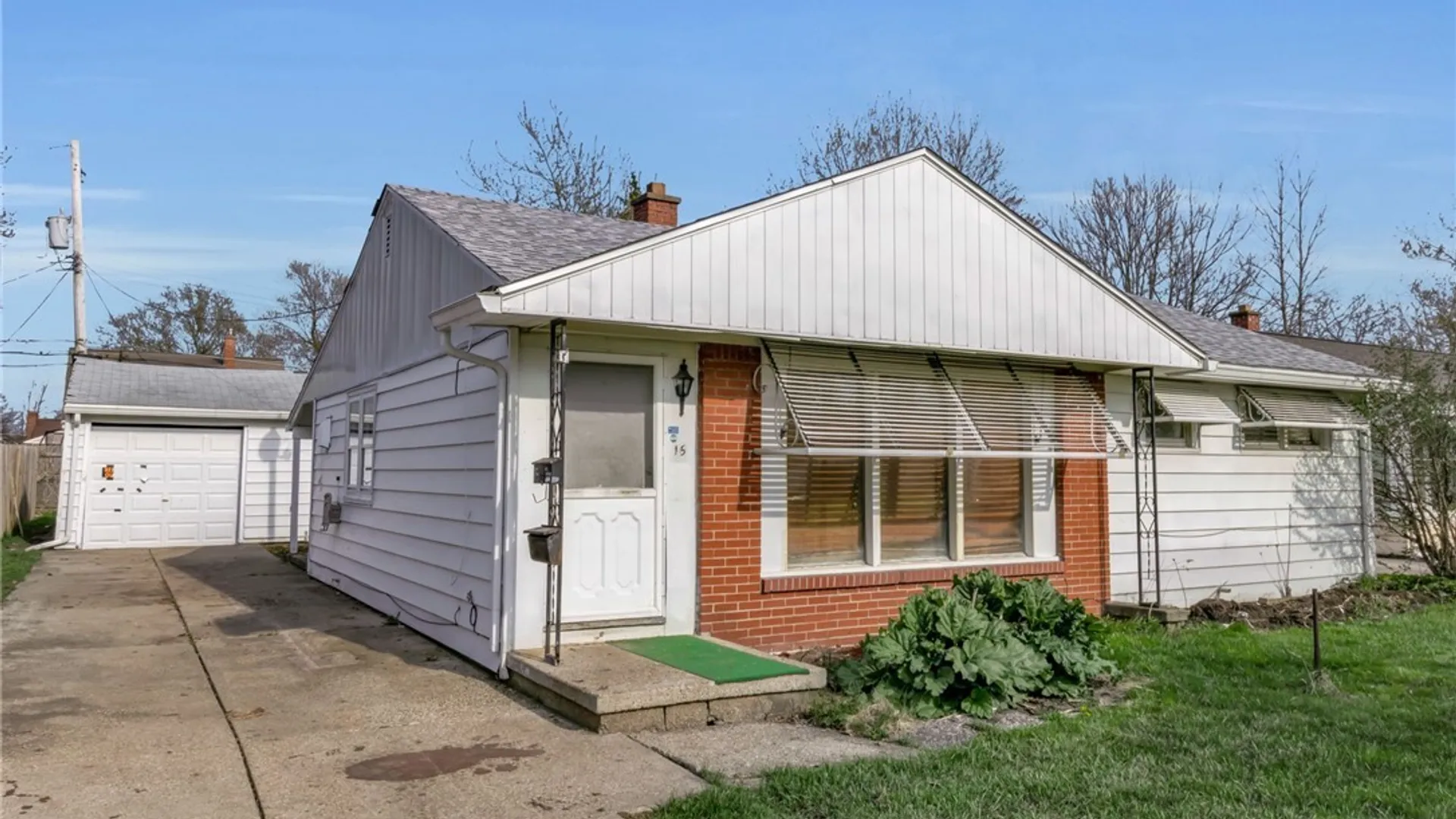 Property at 15 Kelvin Drive, Tonawanda, NY 14223 3