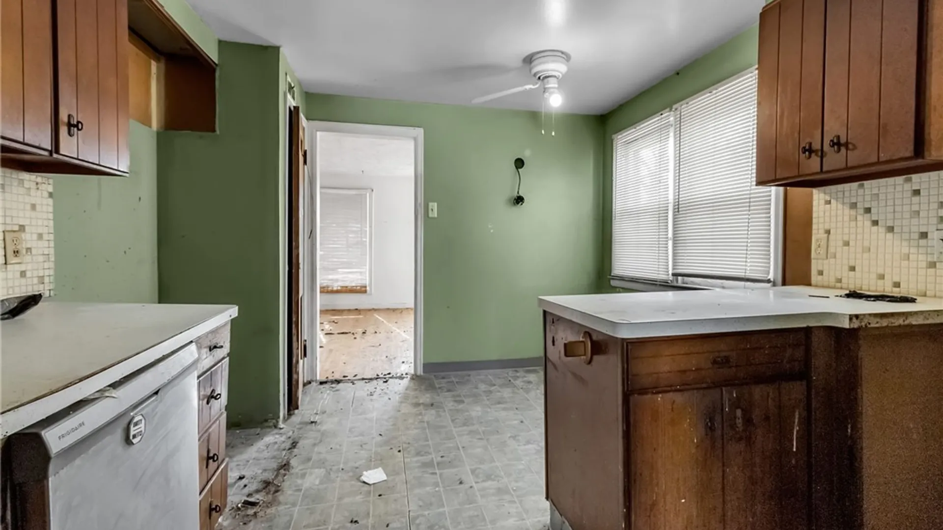 Property at 15 Kelvin Drive, Tonawanda, NY 14223 4