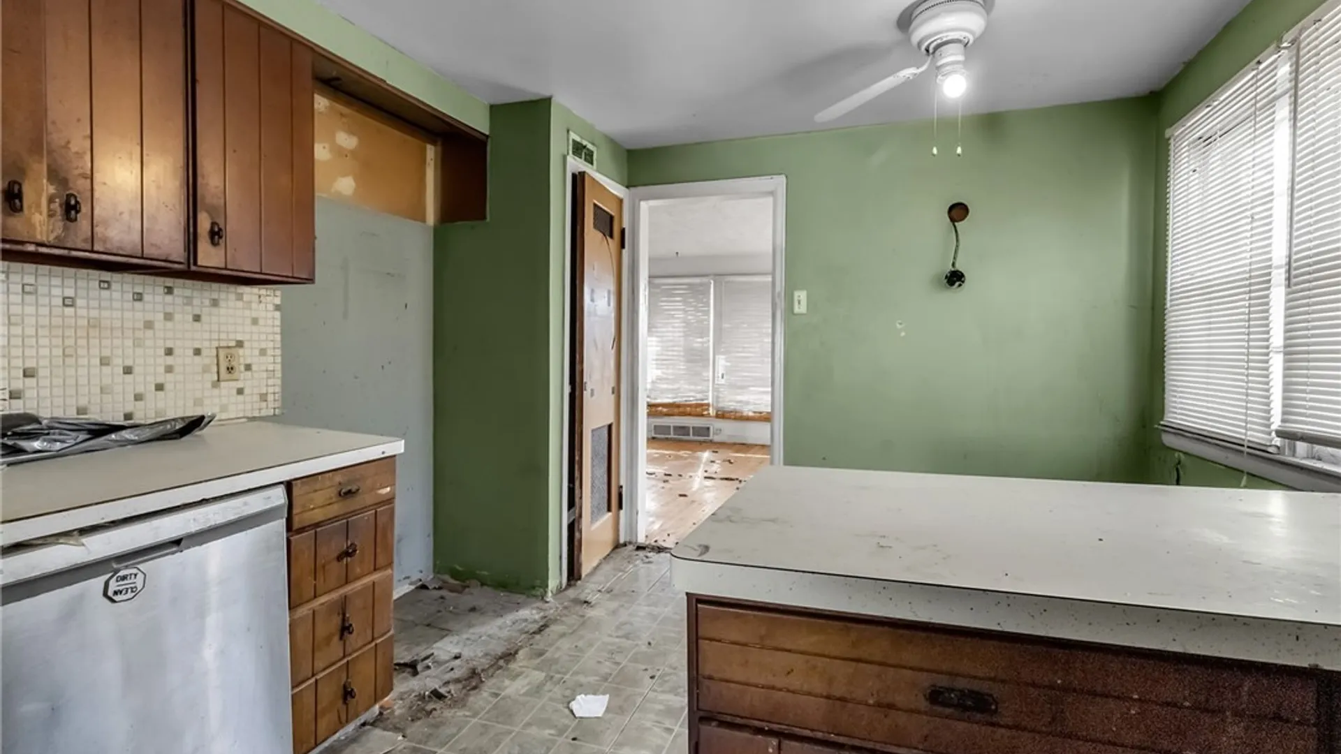 Property at 15 Kelvin Drive, Tonawanda, NY 14223 5