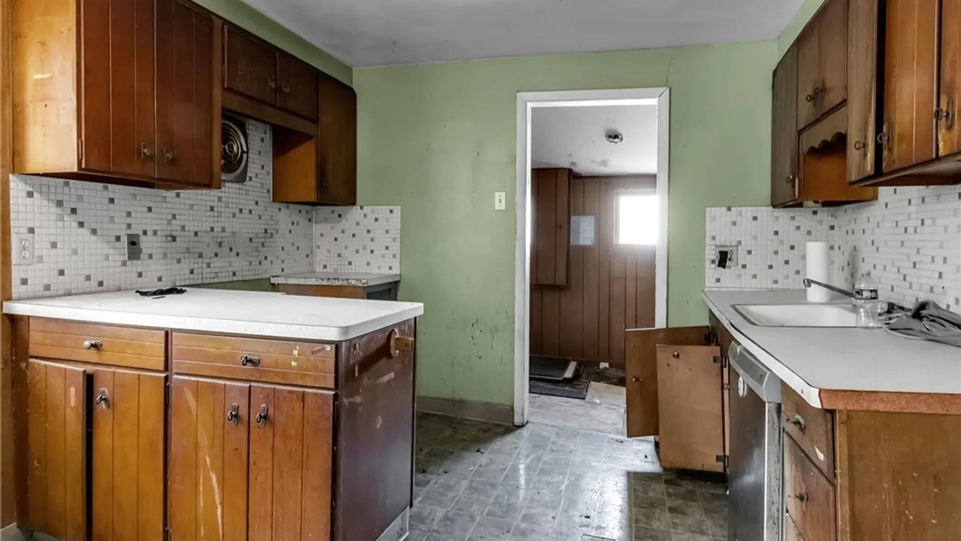 Property at 15 Kelvin Drive, Tonawanda, NY 14223 6