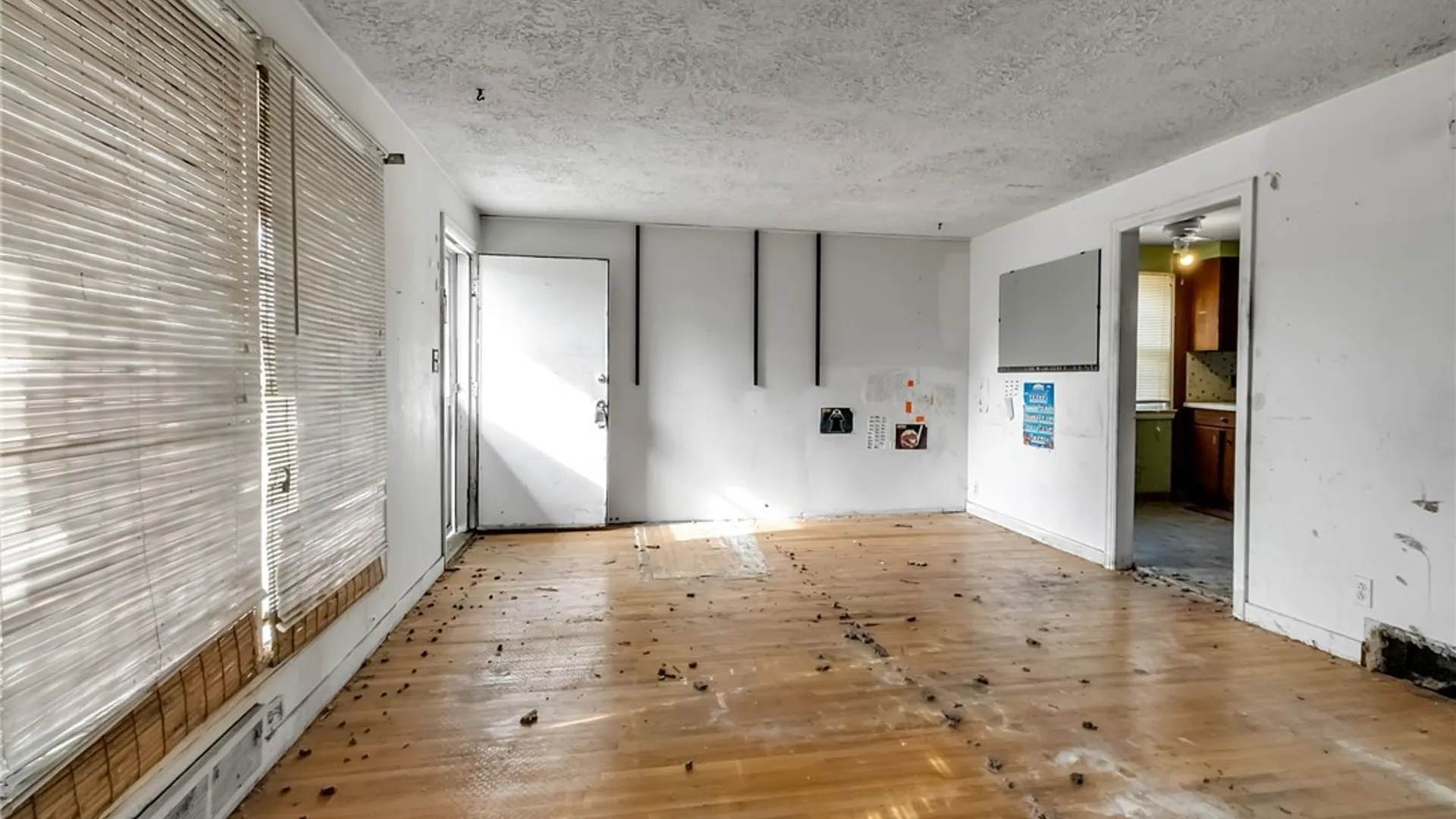 Property at 15 Kelvin Drive, Tonawanda, NY 14223 8