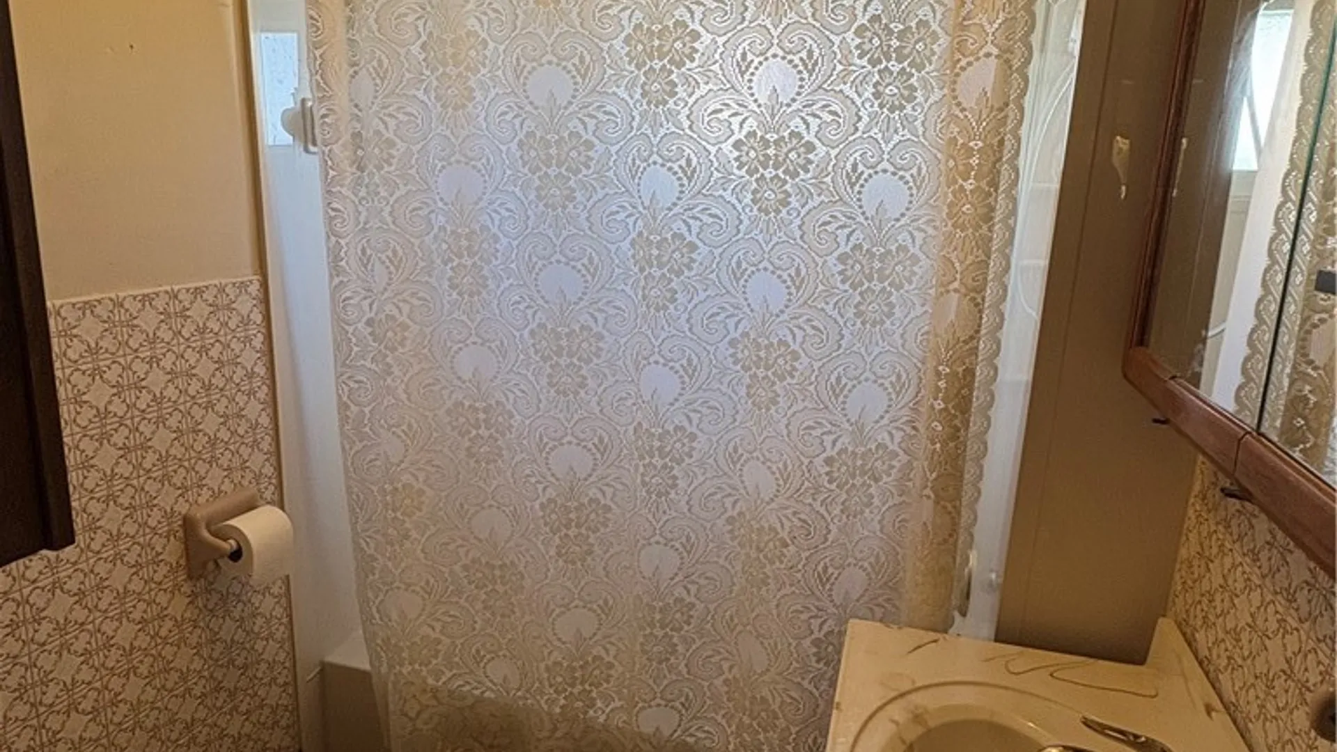 Property at 1225 Military Road, Niagara Falls, NY 14304 12