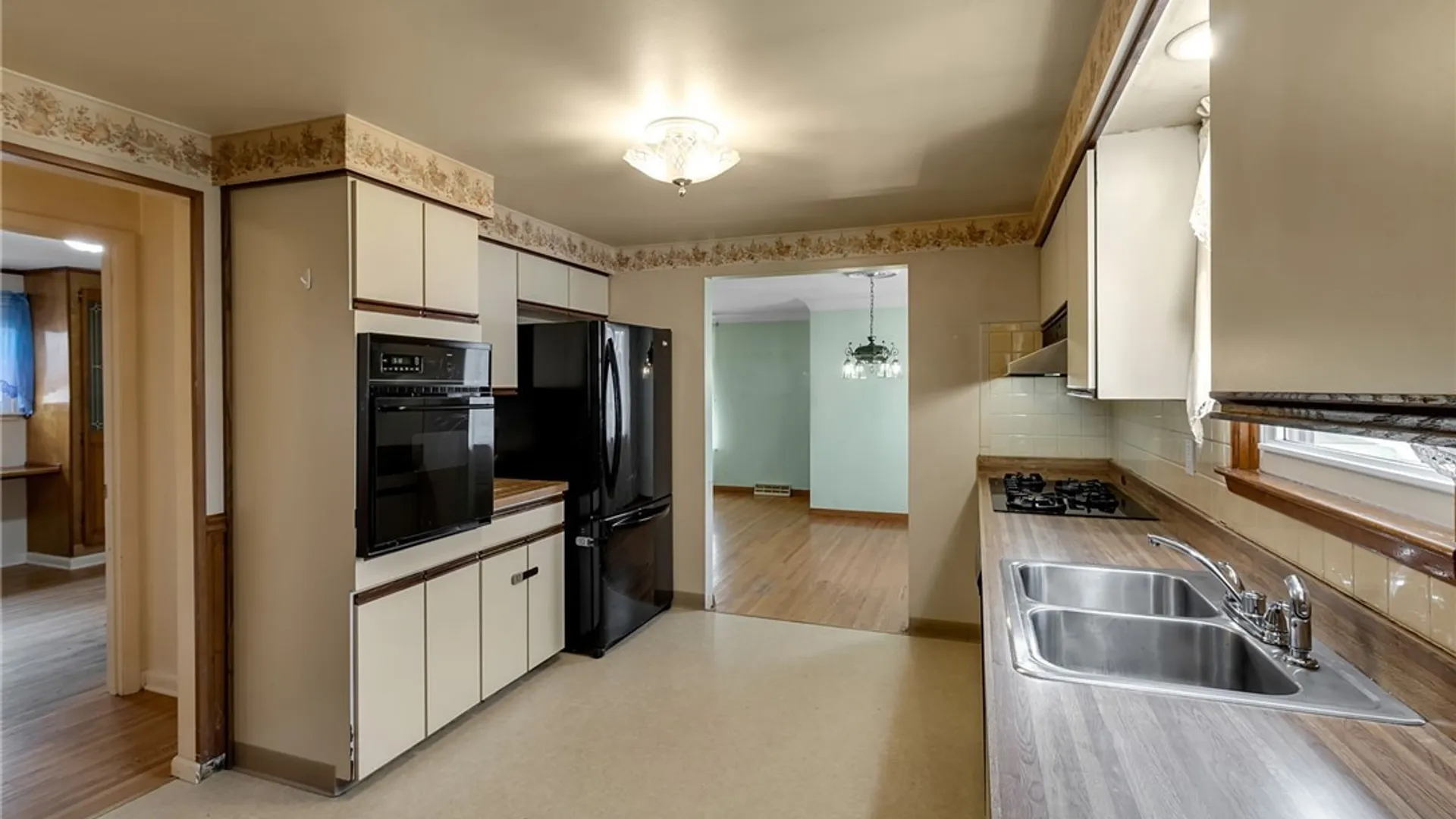 Property at 33 Marrano Drive, Lancaster, NY 14043 11