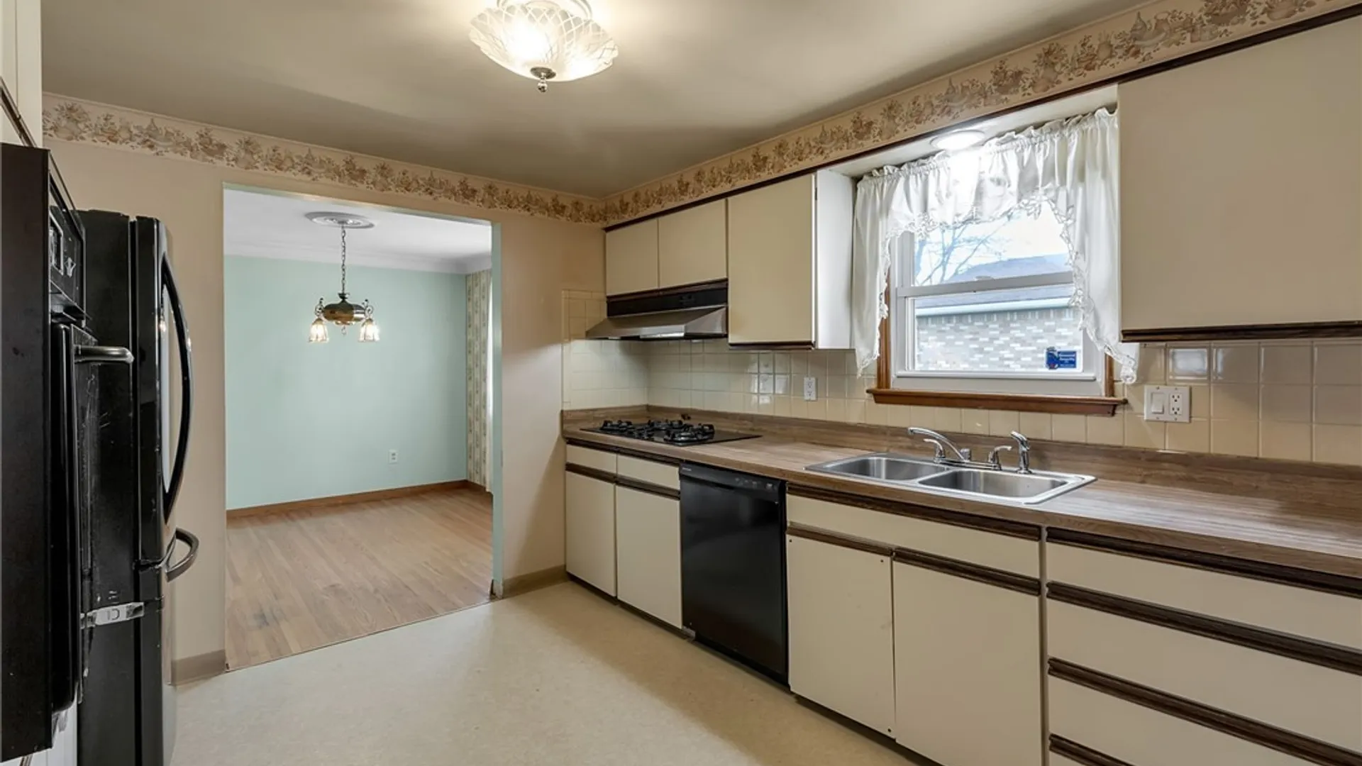 Property at 33 Marrano Drive, Lancaster, NY 14043 12