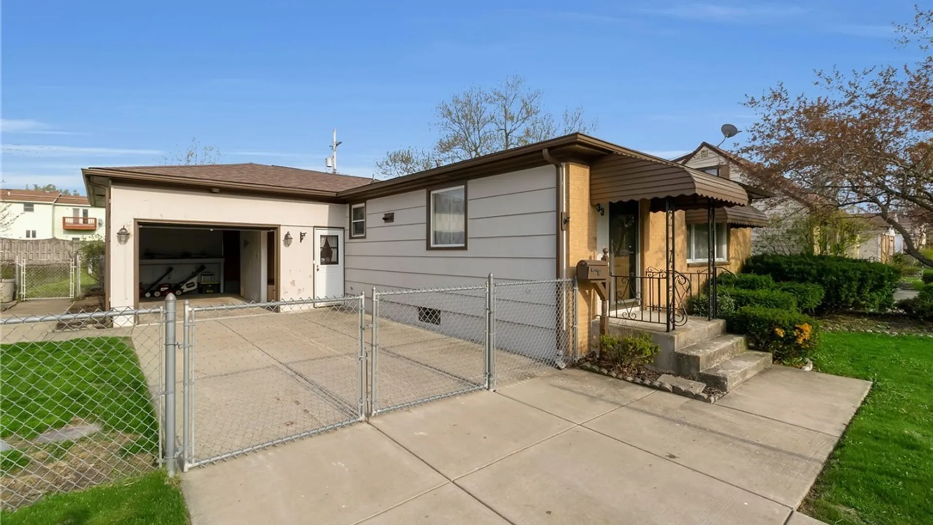 Property at 33 Marrano Drive, Lancaster, NY 14043 2