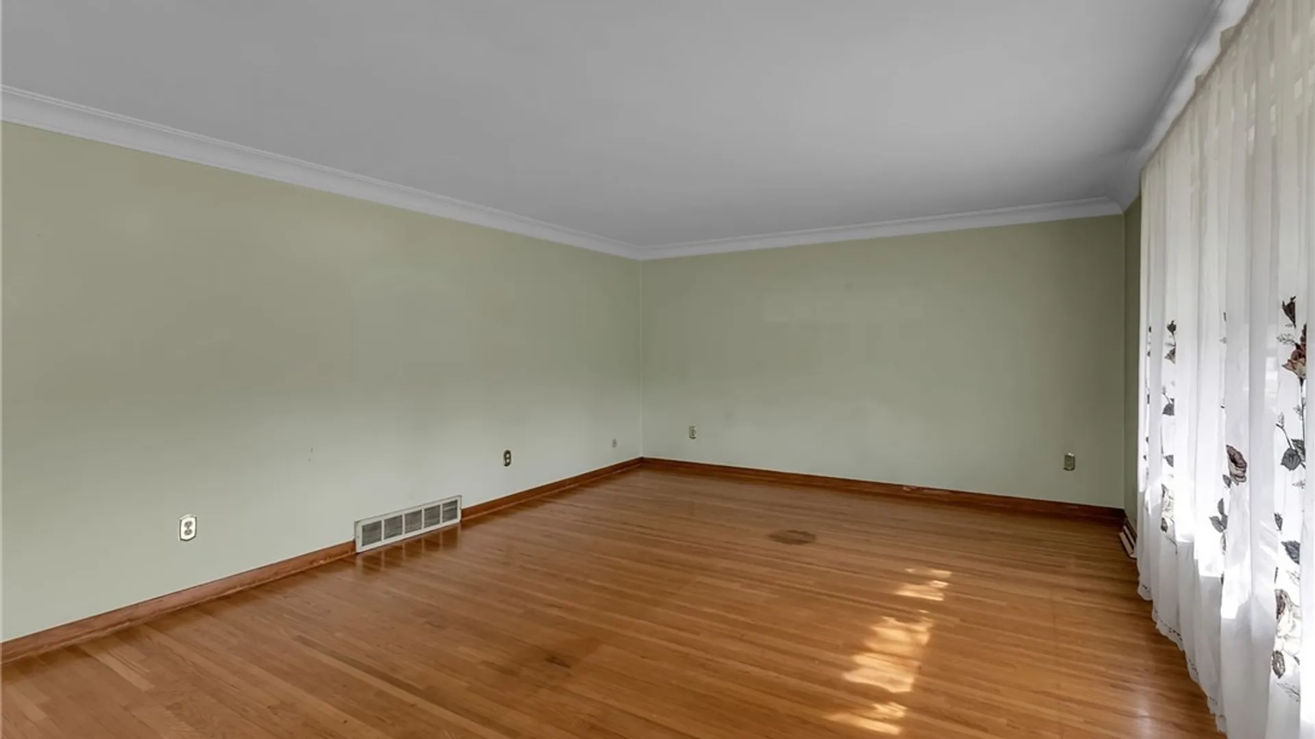 Property at 33 Marrano Drive, Lancaster, NY 14043 7