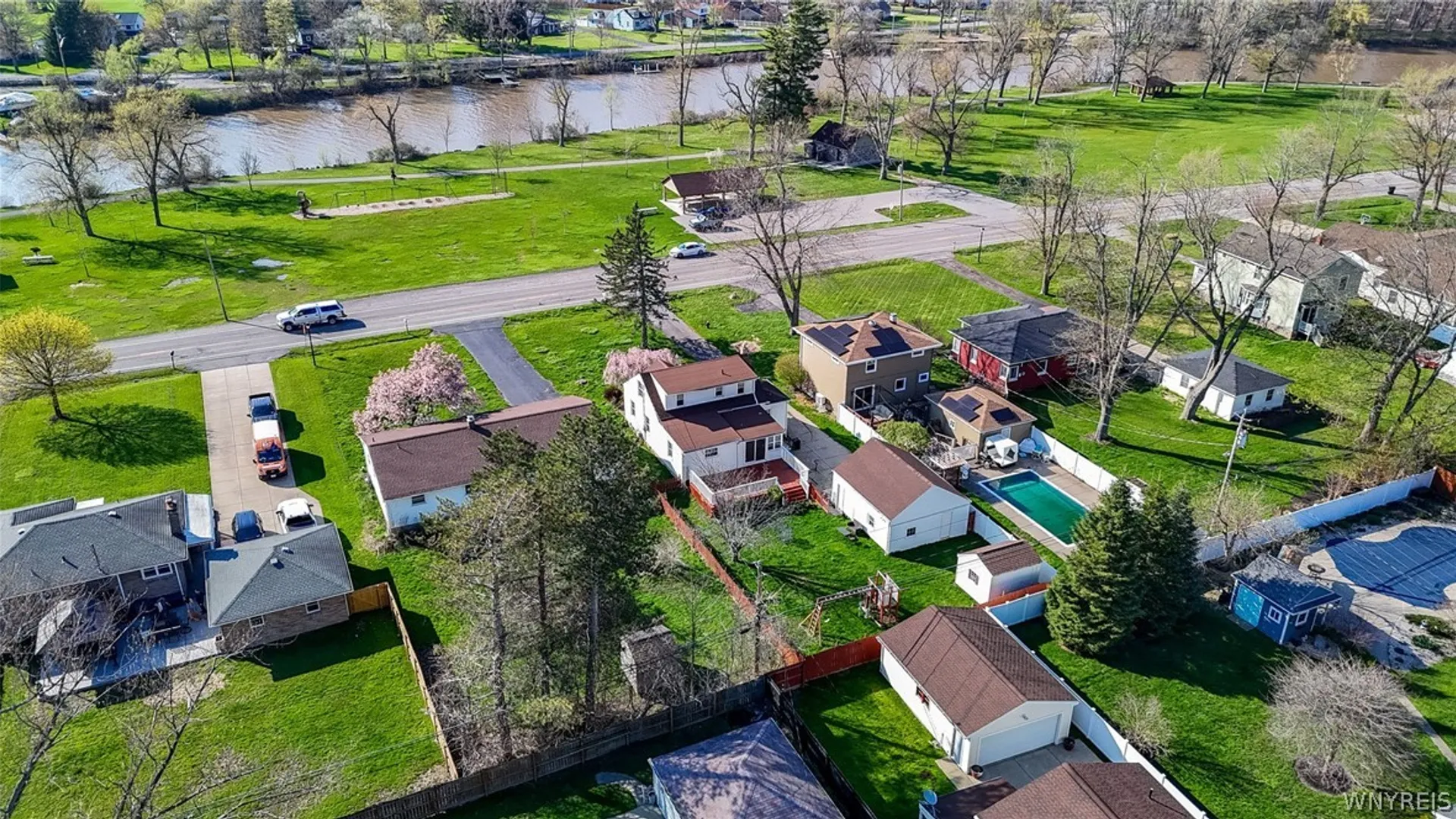 Property at 242 Creekside Drive, Tonawanda, NY 14150 3