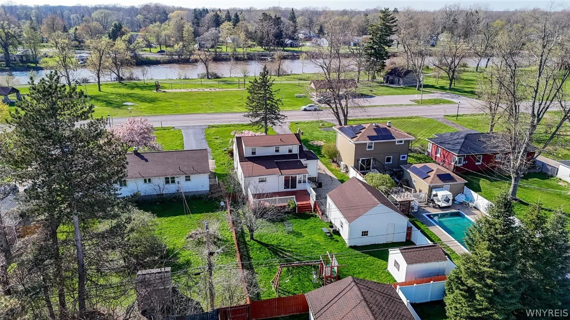 Property at 242 Creekside Drive, Tonawanda, NY 14150 34