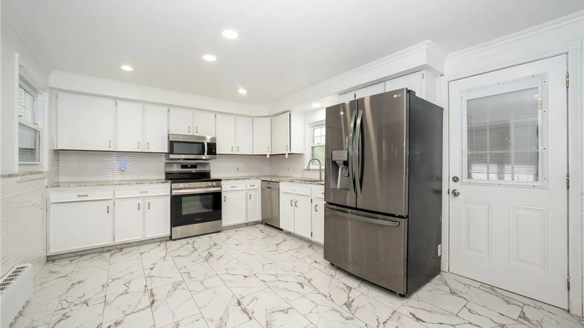 Property at 242 Creekside Drive, Tonawanda, NY 14150 6