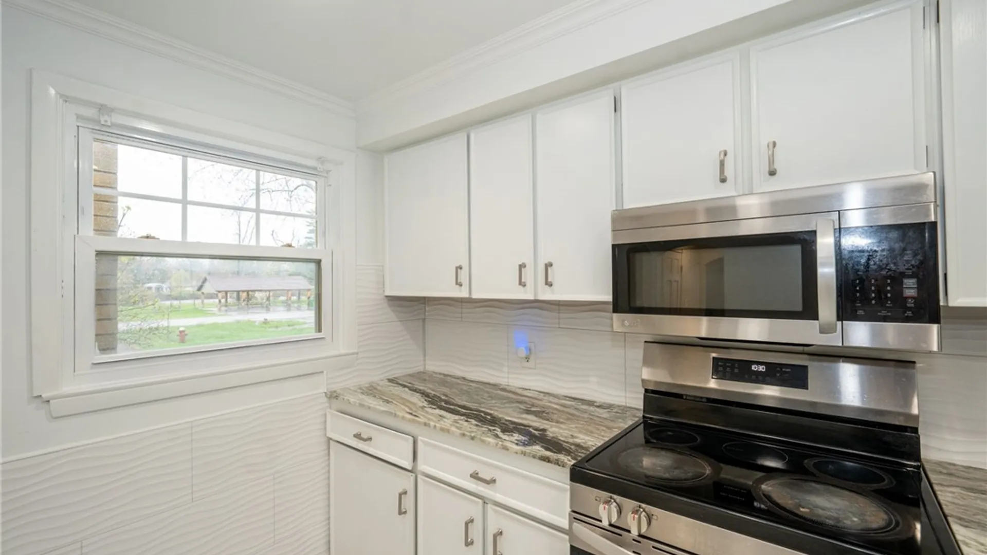 Property at 242 Creekside Drive, Tonawanda, NY 14150 7