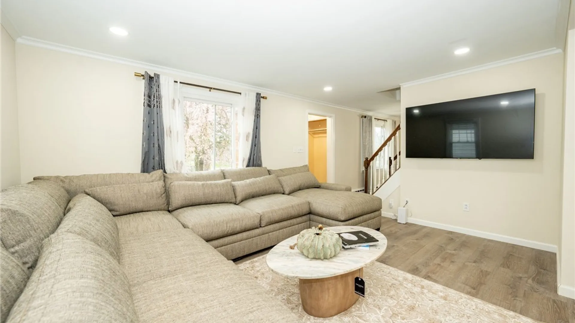 Property at 242 Creekside Drive, Tonawanda, NY 14150 9