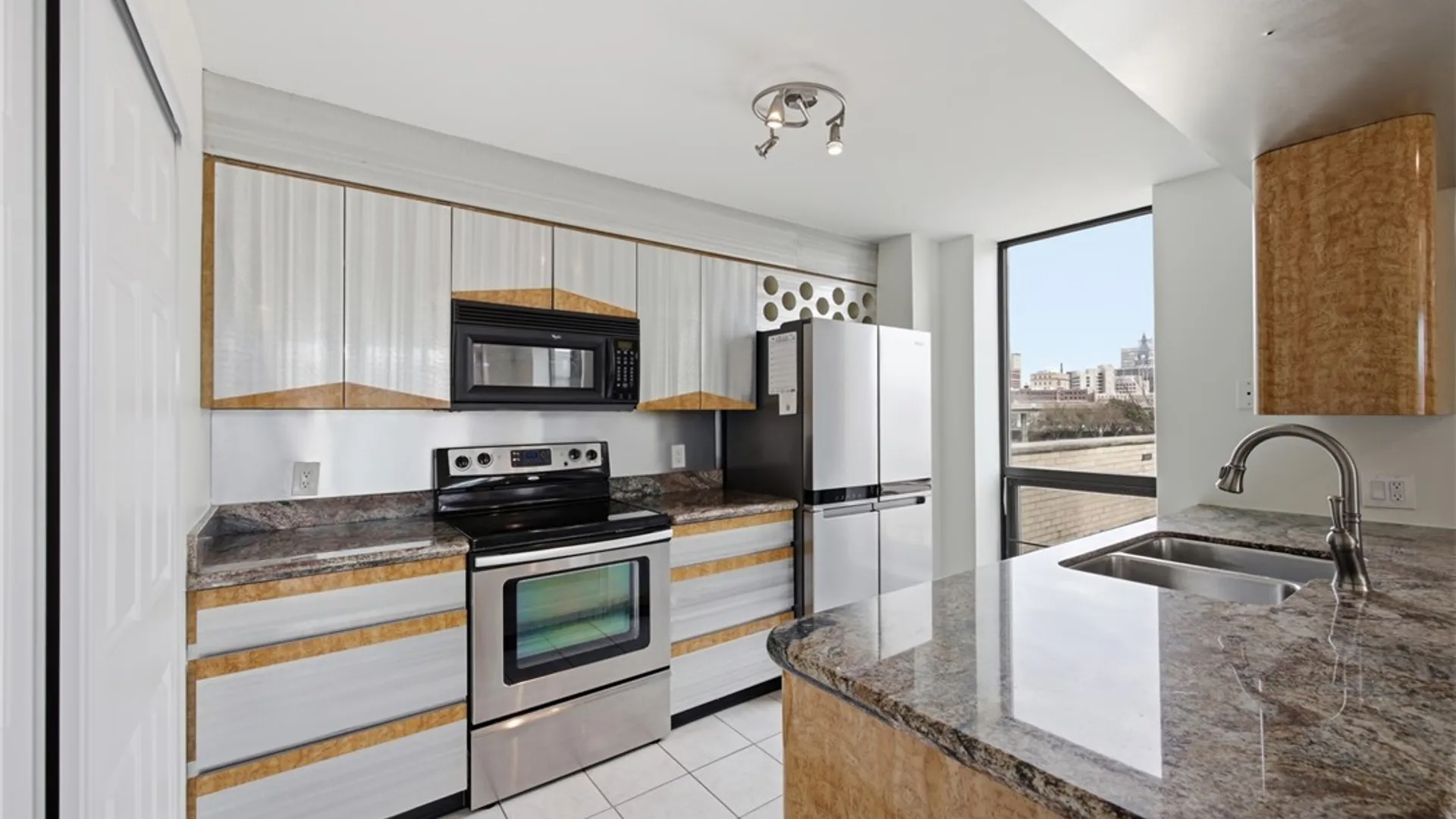 Property at 207 Admirals Circle, Buffalo, NY 14202 11