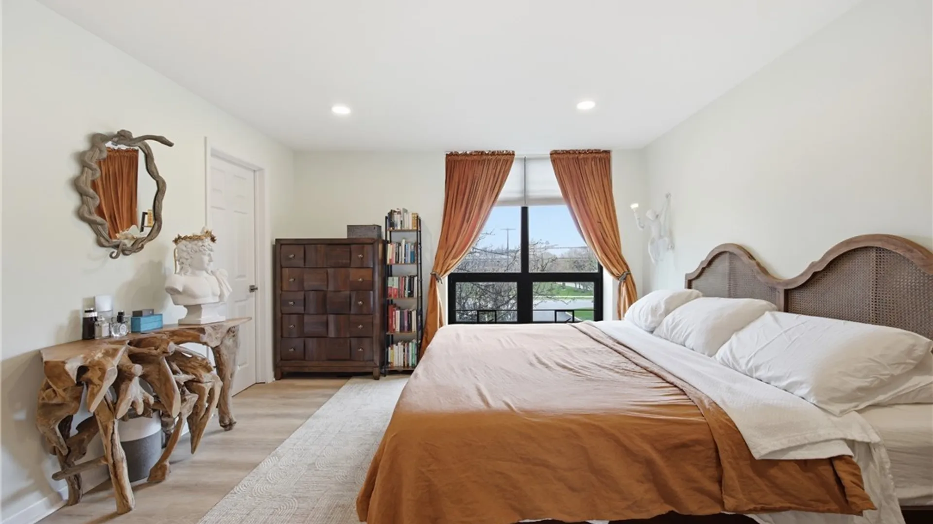 Property at 207 Admirals Circle, Buffalo, NY 14202 16