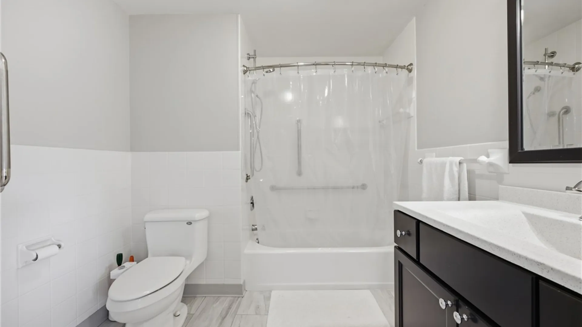 Property at 207 Admirals Circle, Buffalo, NY 14202 19