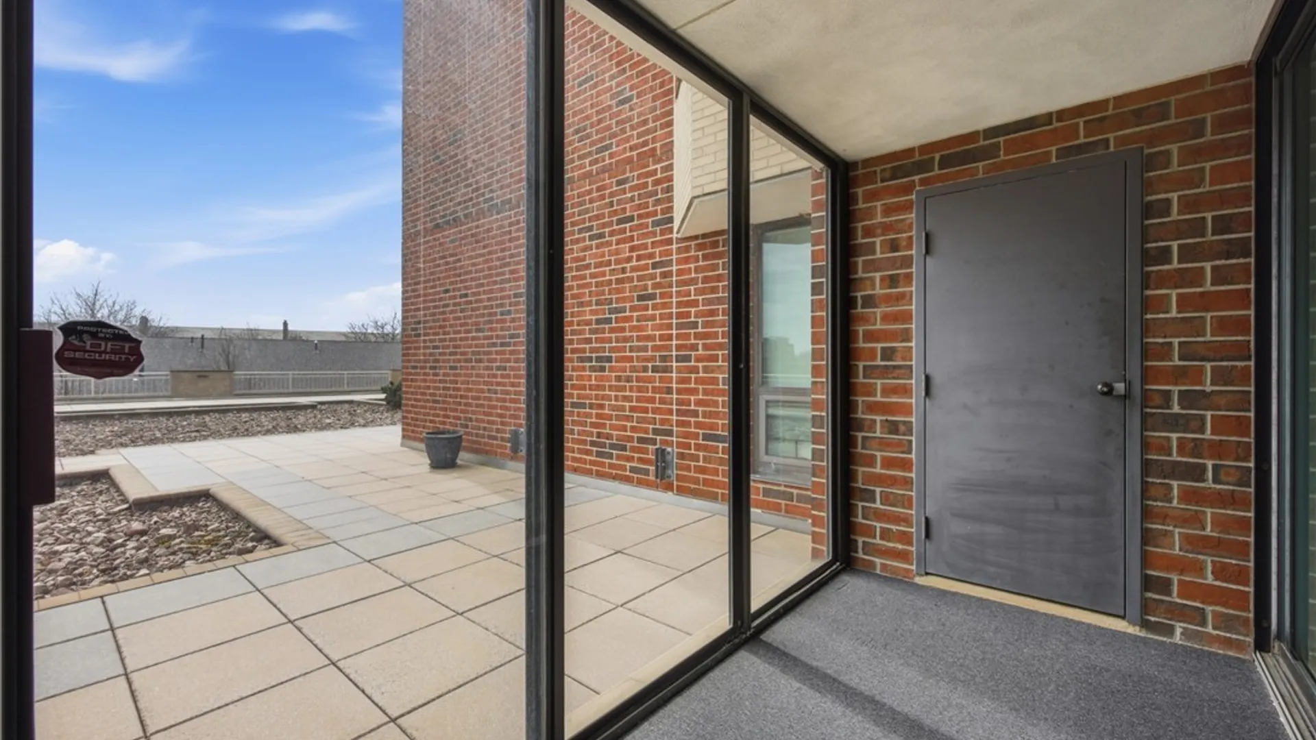 Property at 207 Admirals Circle, Buffalo, NY 14202 22