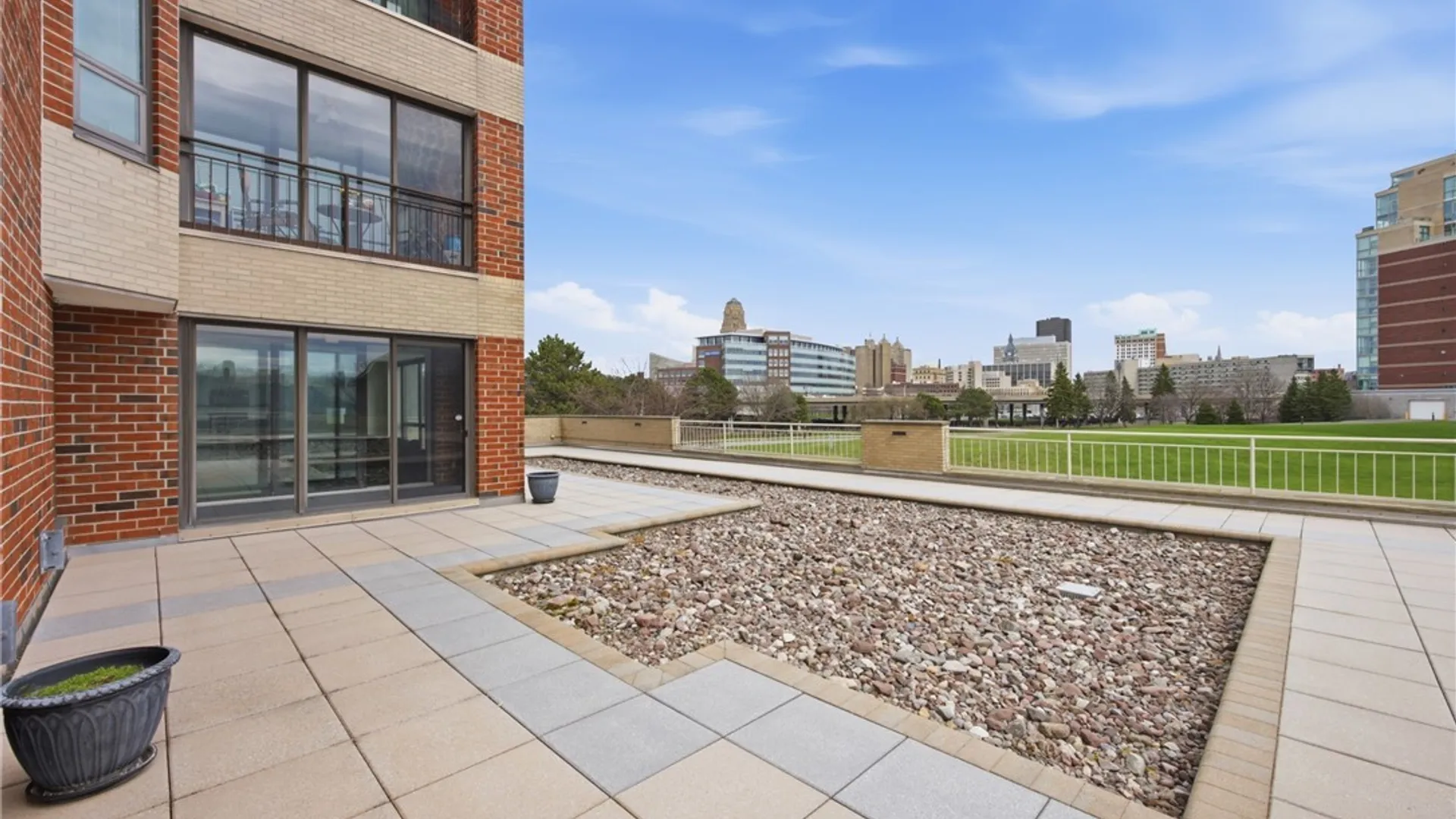 Property at 207 Admirals Circle, Buffalo, NY 14202 23