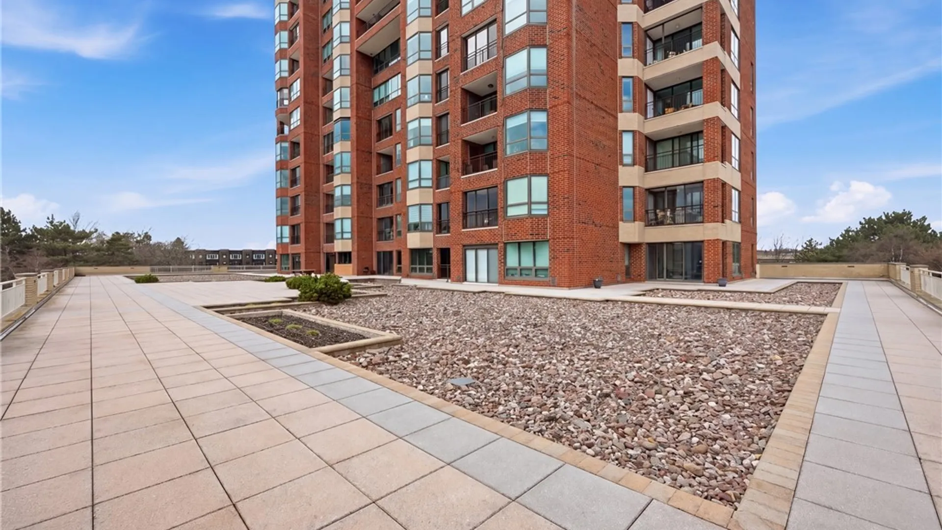 Property at 207 Admirals Circle, Buffalo, NY 14202 24