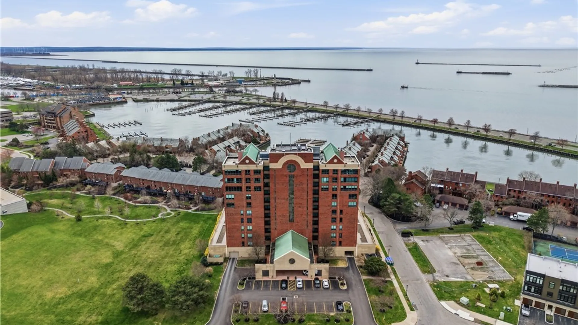 Property at 207 Admirals Circle, Buffalo, NY 14202 30