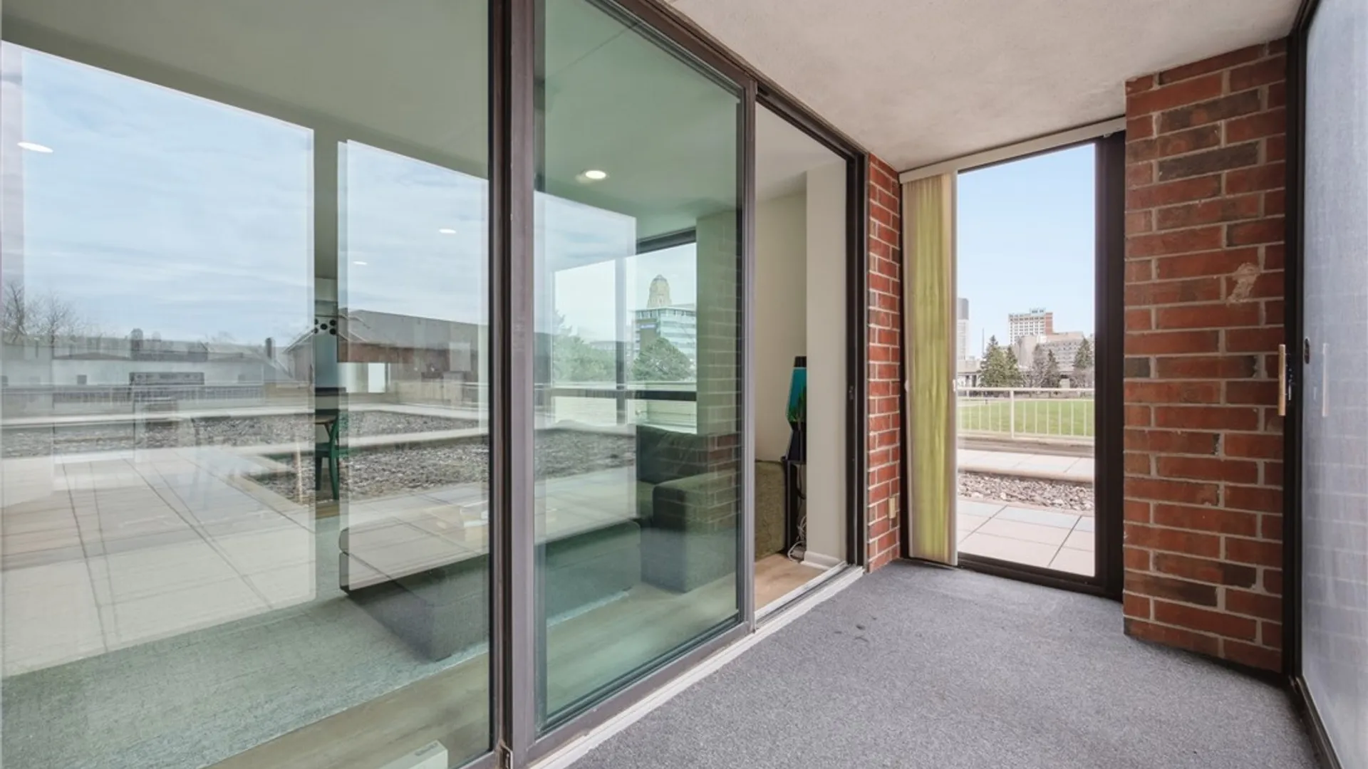 Property at 207 Admirals Circle, Buffalo, NY 14202 4