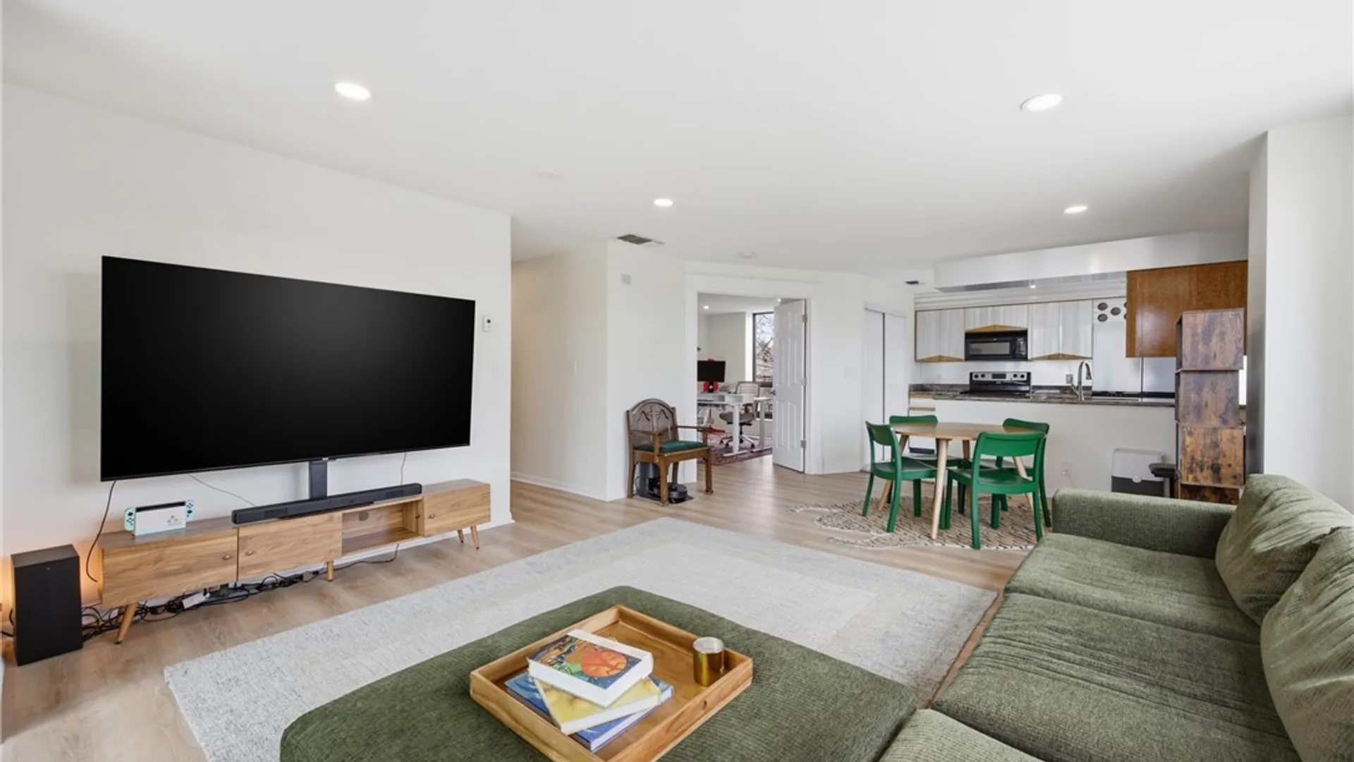 Property at 207 Admirals Circle, Buffalo, NY 14202 6