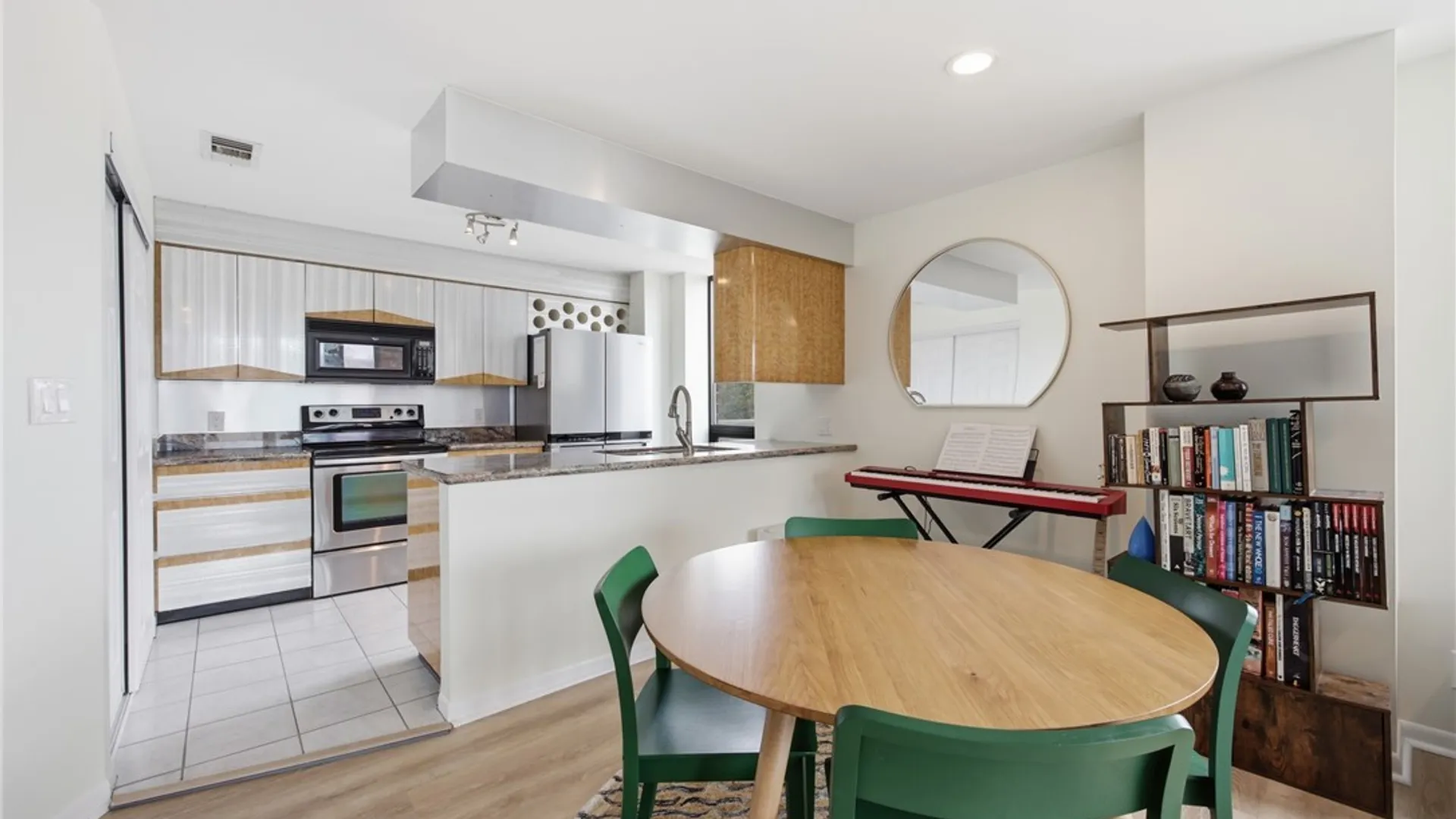 Property at 207 Admirals Circle, Buffalo, NY 14202 8