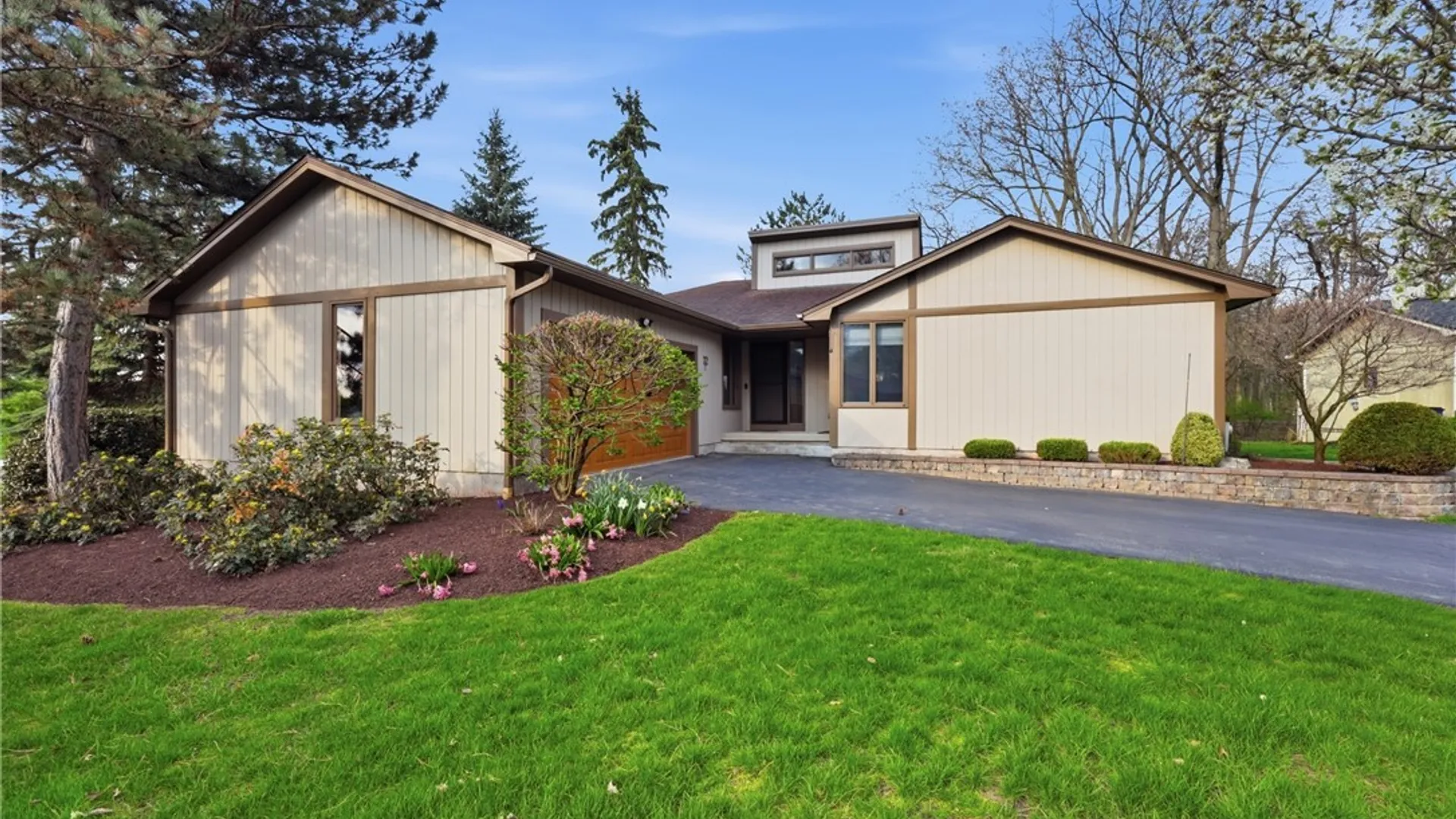 Property at 72 Little Robin Road, Amherst, NY 14228 2