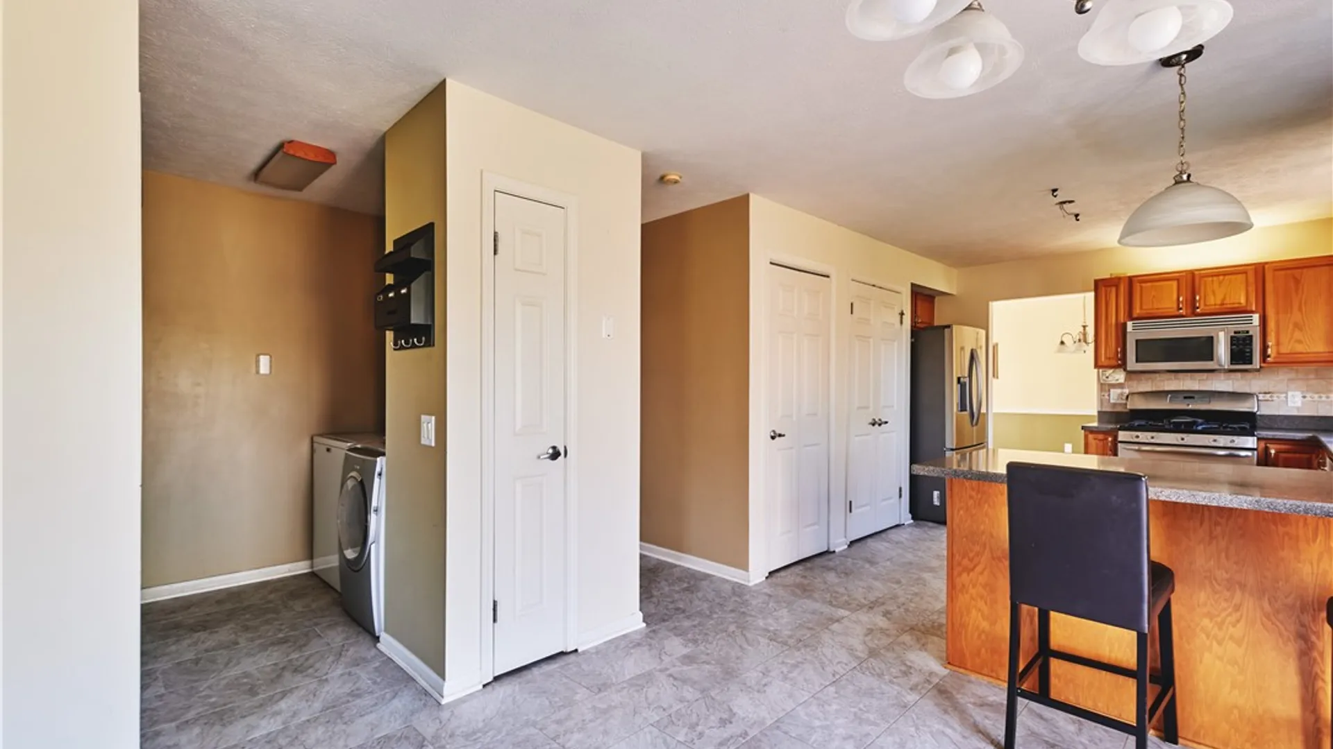 Property at 305 Alverstone Way, Henrietta, NY 14586 5