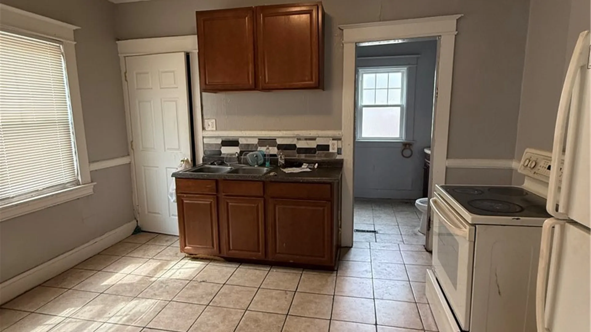 Property at 531-533 Jefferson Avenue, Rochester, NY 14611 5