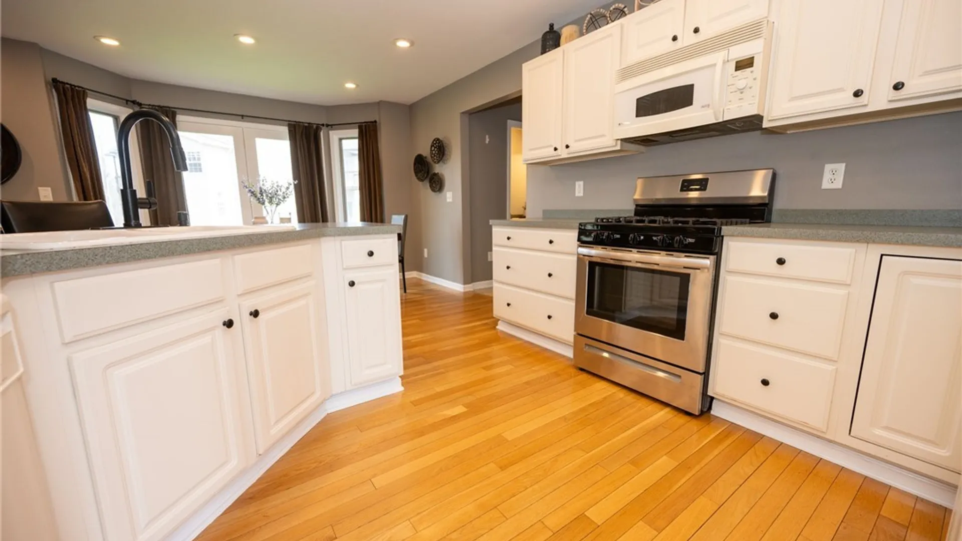 Property at 61 Brook Lane, West Seneca, NY 14224 17