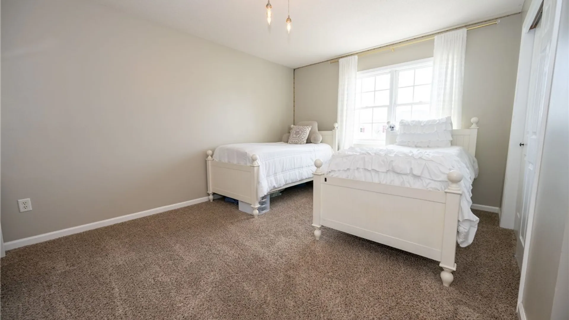 Property at 61 Brook Lane, West Seneca, NY 14224 39