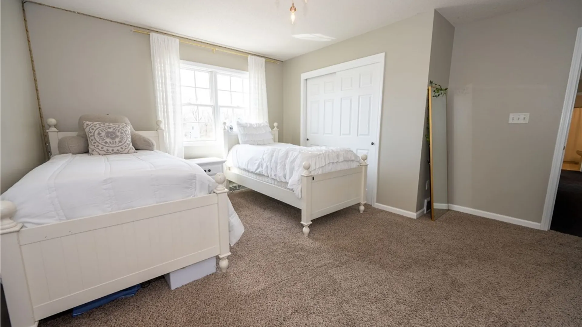 Property at 61 Brook Lane, West Seneca, NY 14224 40