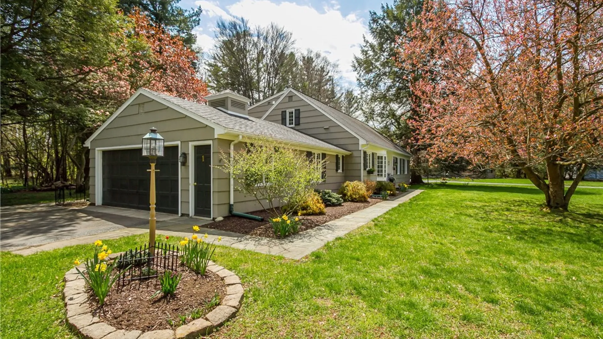 Property at 1 Creekside Road, Perinton, NY 14450 6