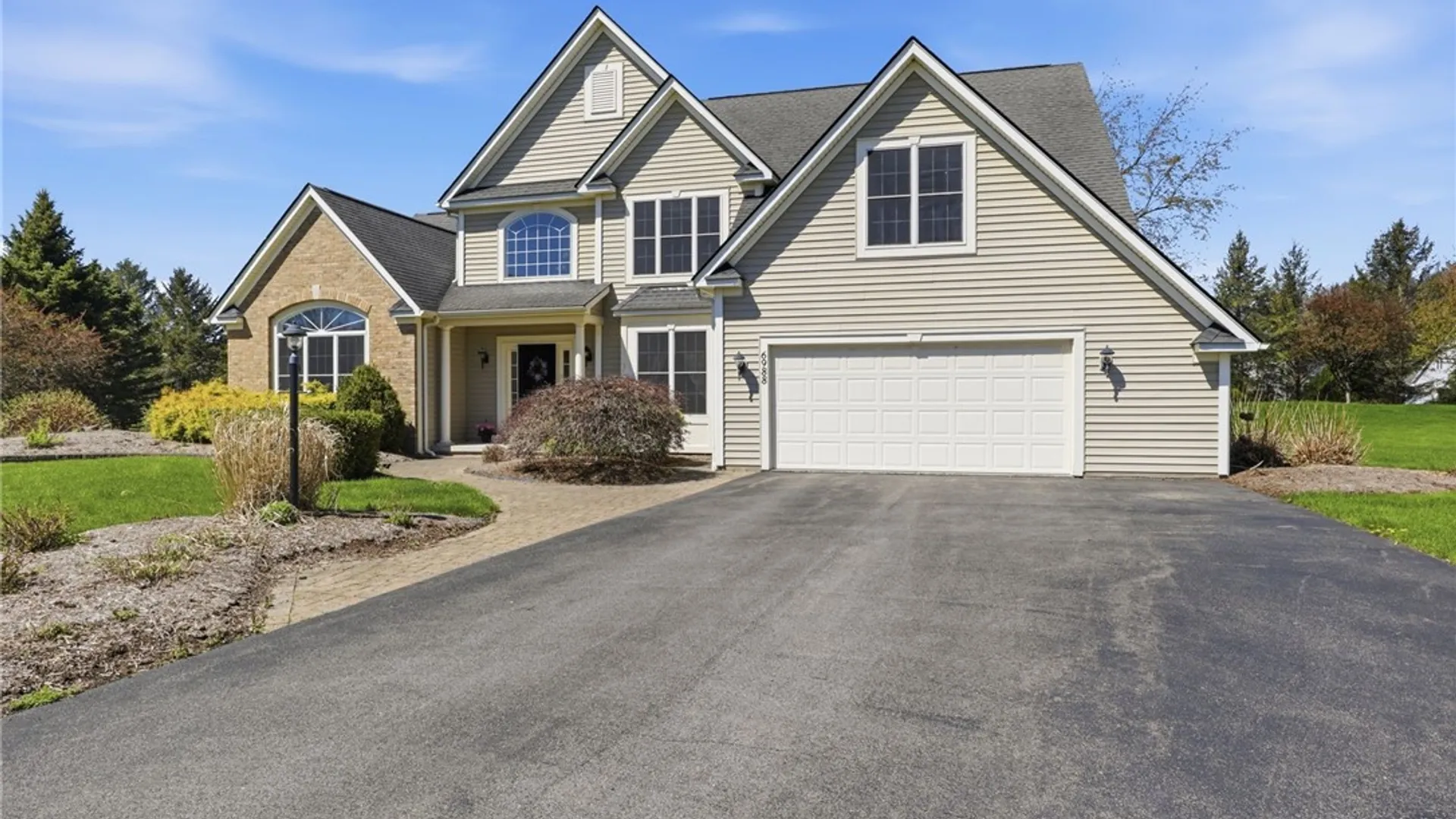 Property at 6988 Hackney Circle, Victor, NY 14564 3